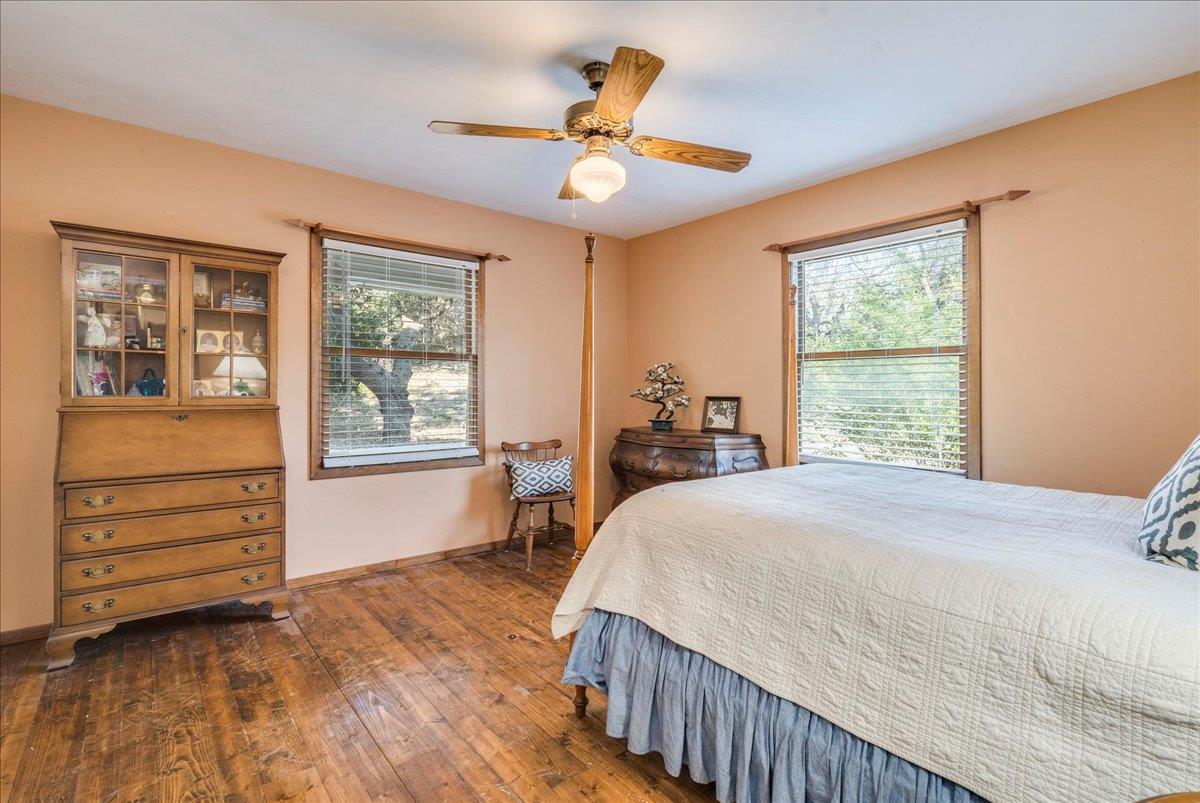 251 Oak Grove Dr, Dripping Springs, TX 78620