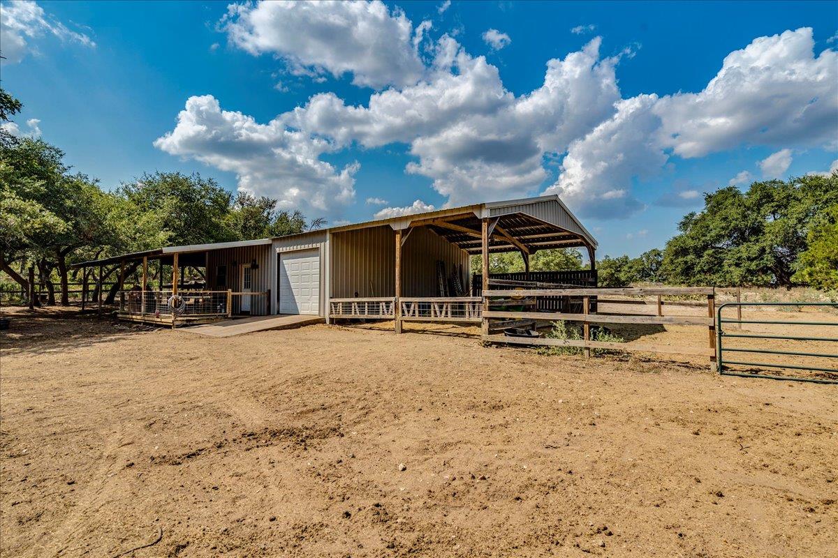 251 Oak Grove Dr, Dripping Springs, TX 78620