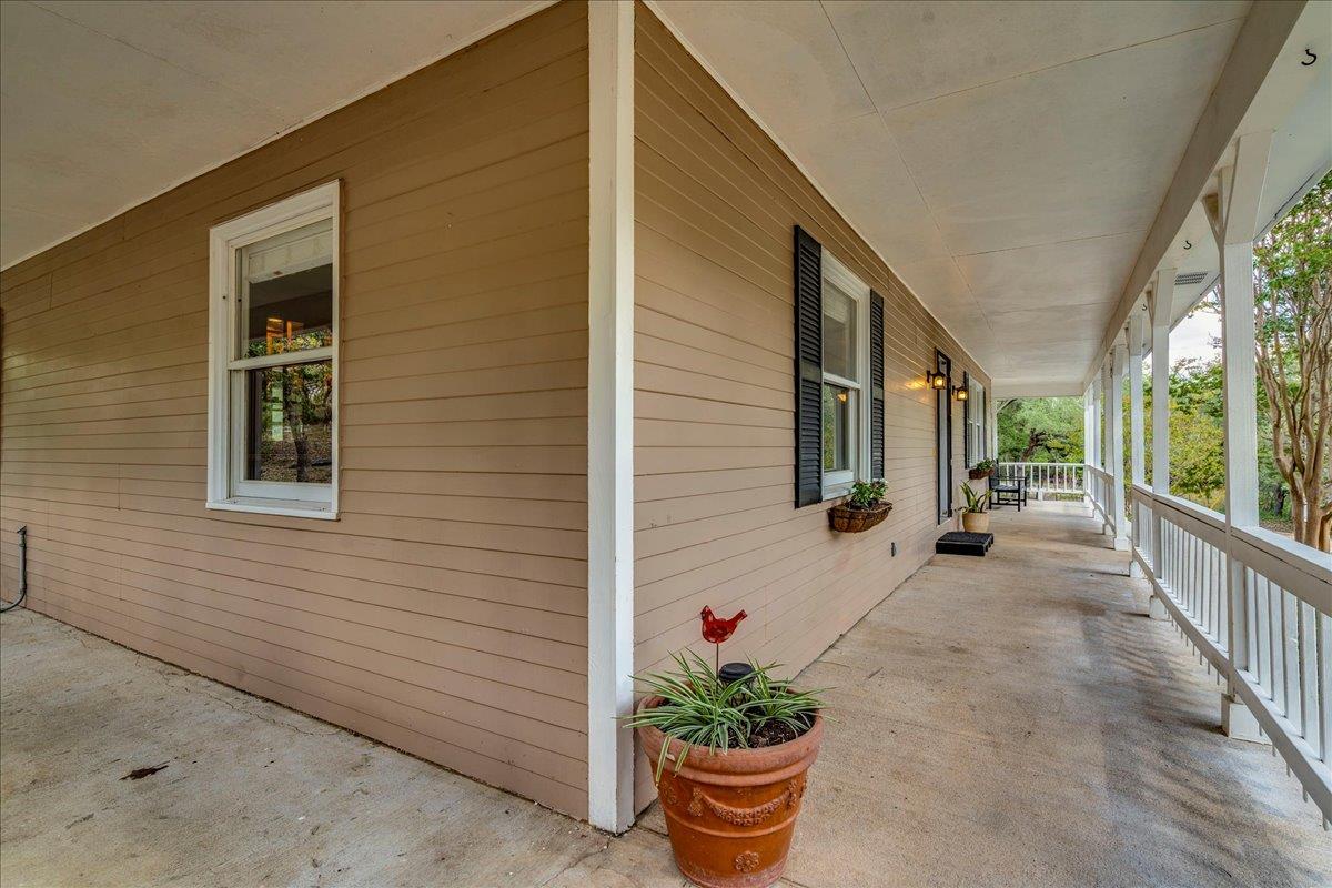 251 Oak Grove Dr, Dripping Springs, TX 78620