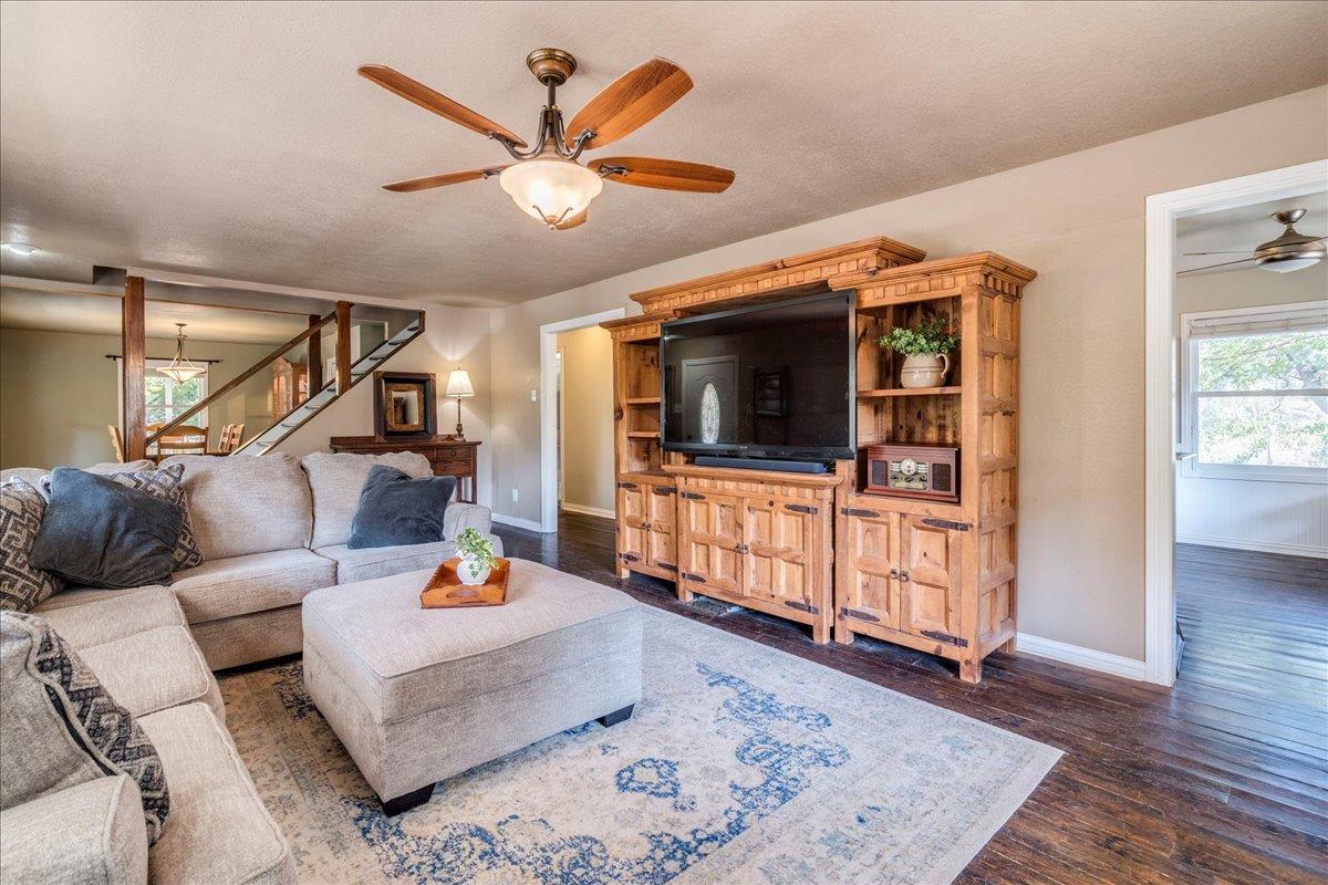 251 Oak Grove Dr, Dripping Springs, TX 78620