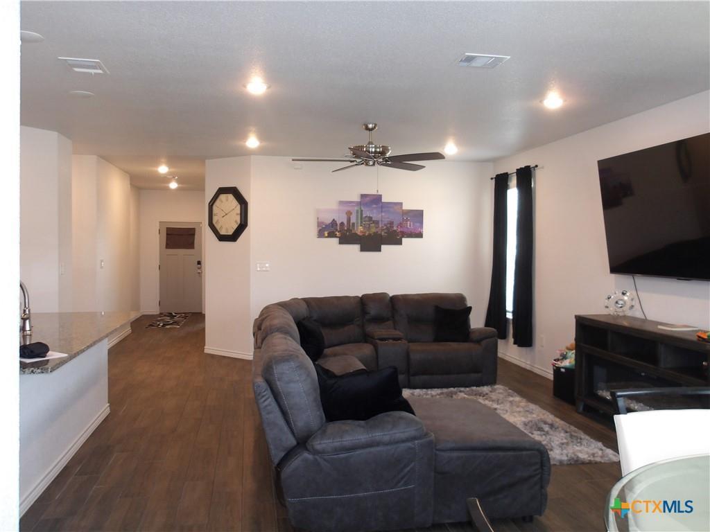 714 Freedom Cir, Nolanville, TX 76559