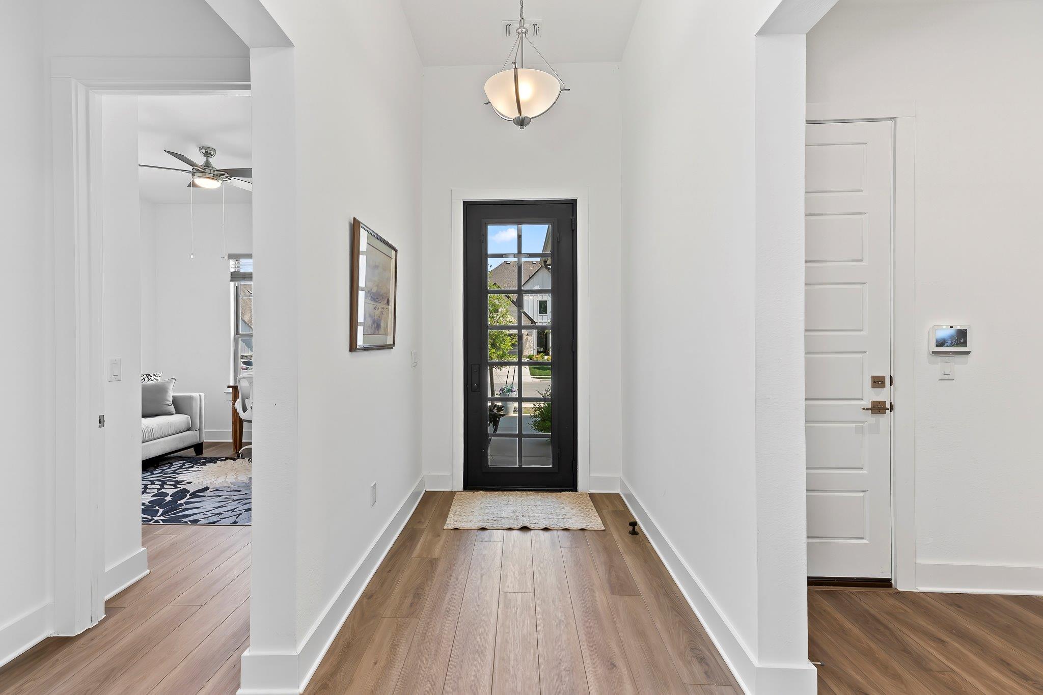 523 Hallwood Dr, Liberty Hill, TX 78642