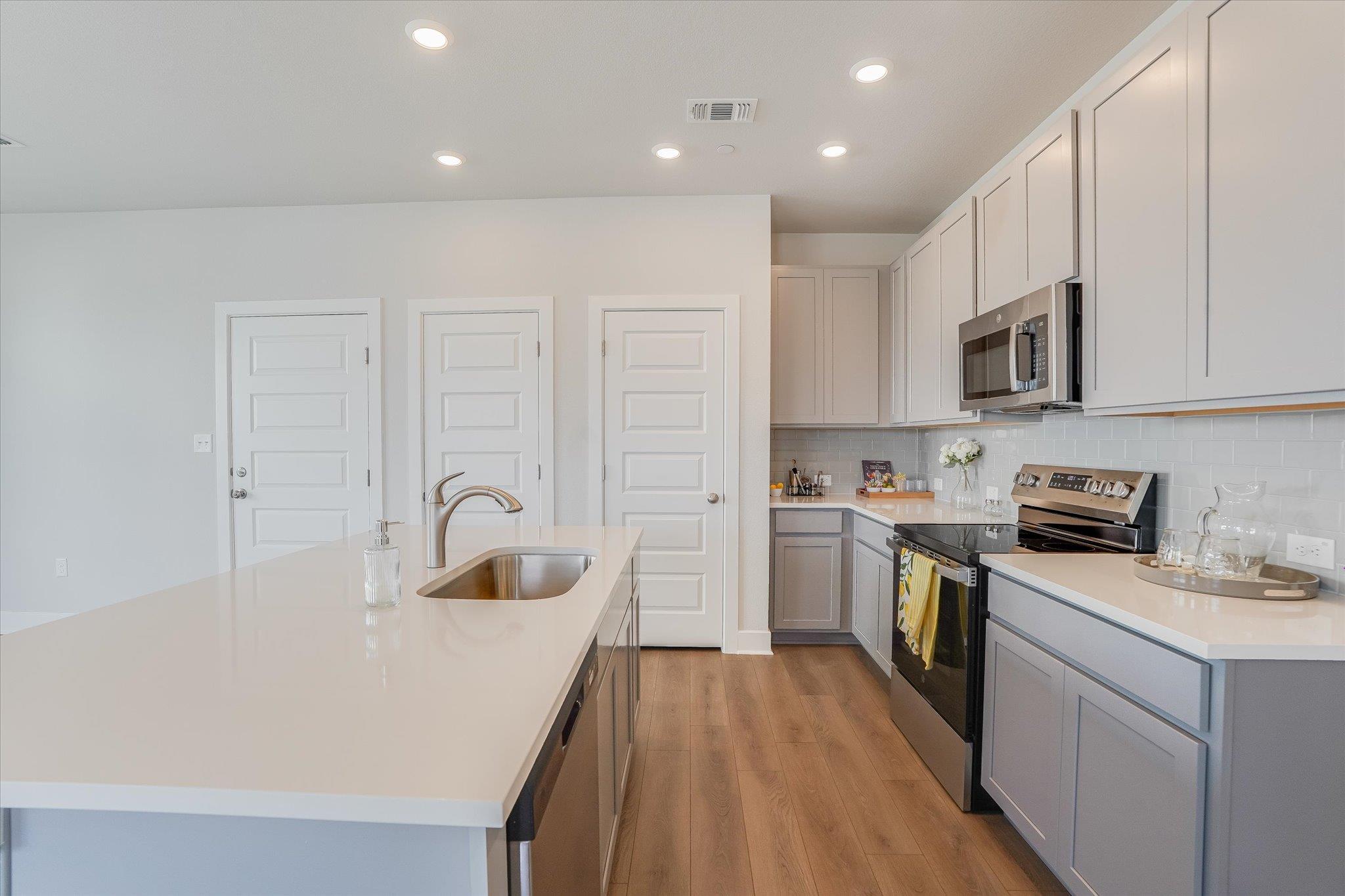 515 Emory Crossing Blvd, Hutto, TX 78634