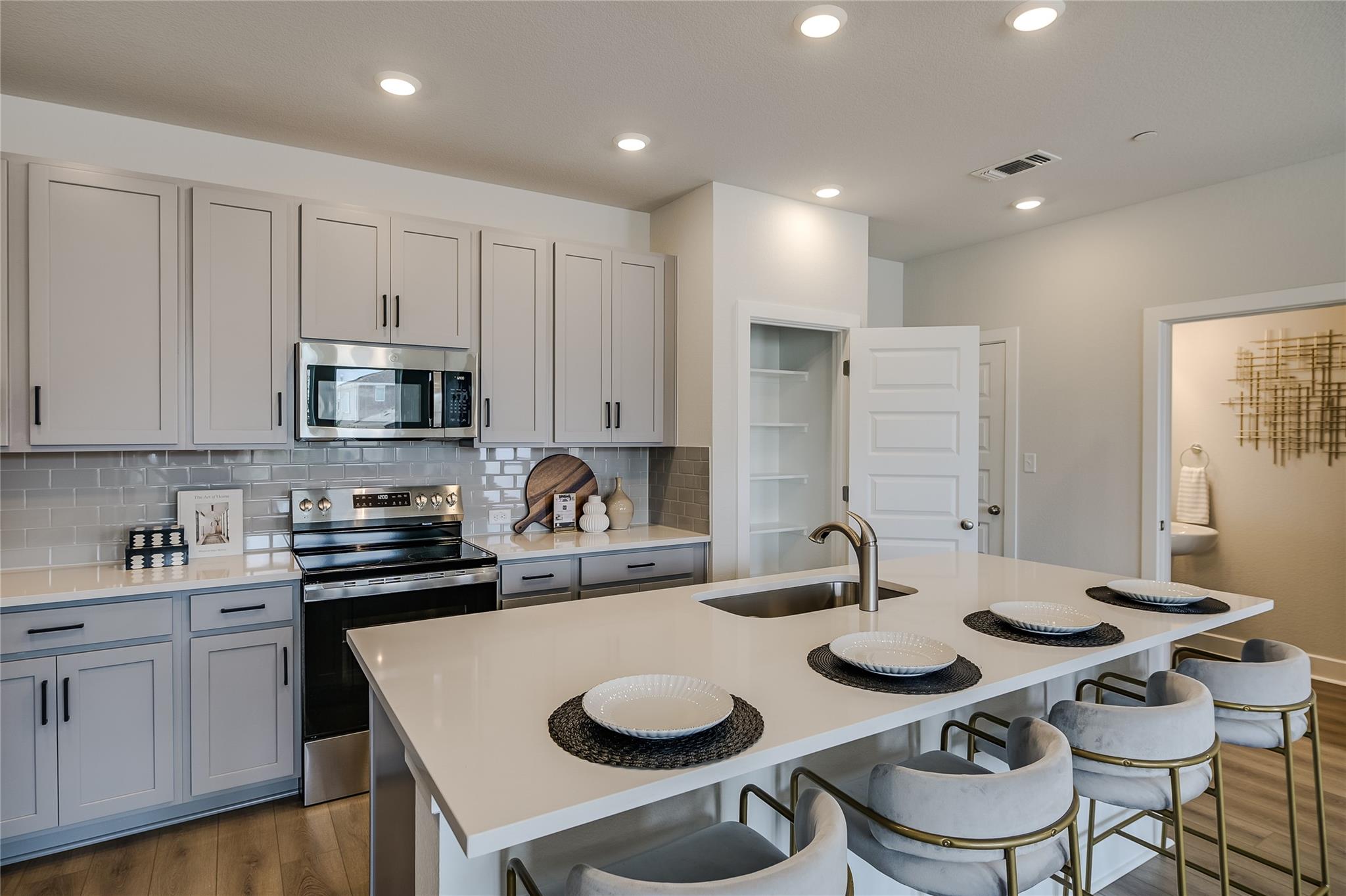 515 Emory Crossing Blvd, Hutto, TX 78634