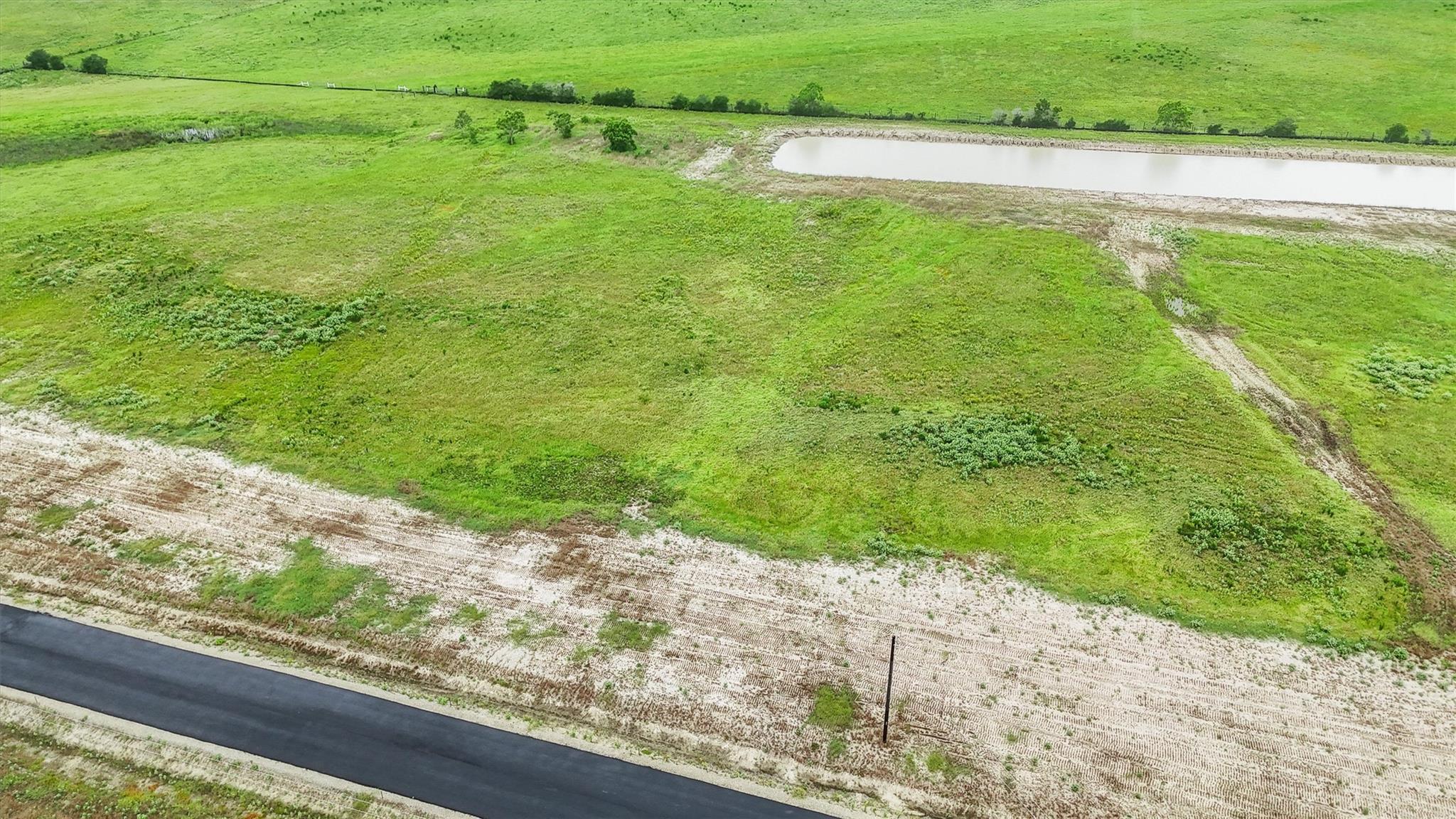 1304 Saddleback Dr, Bellville, TX 77418