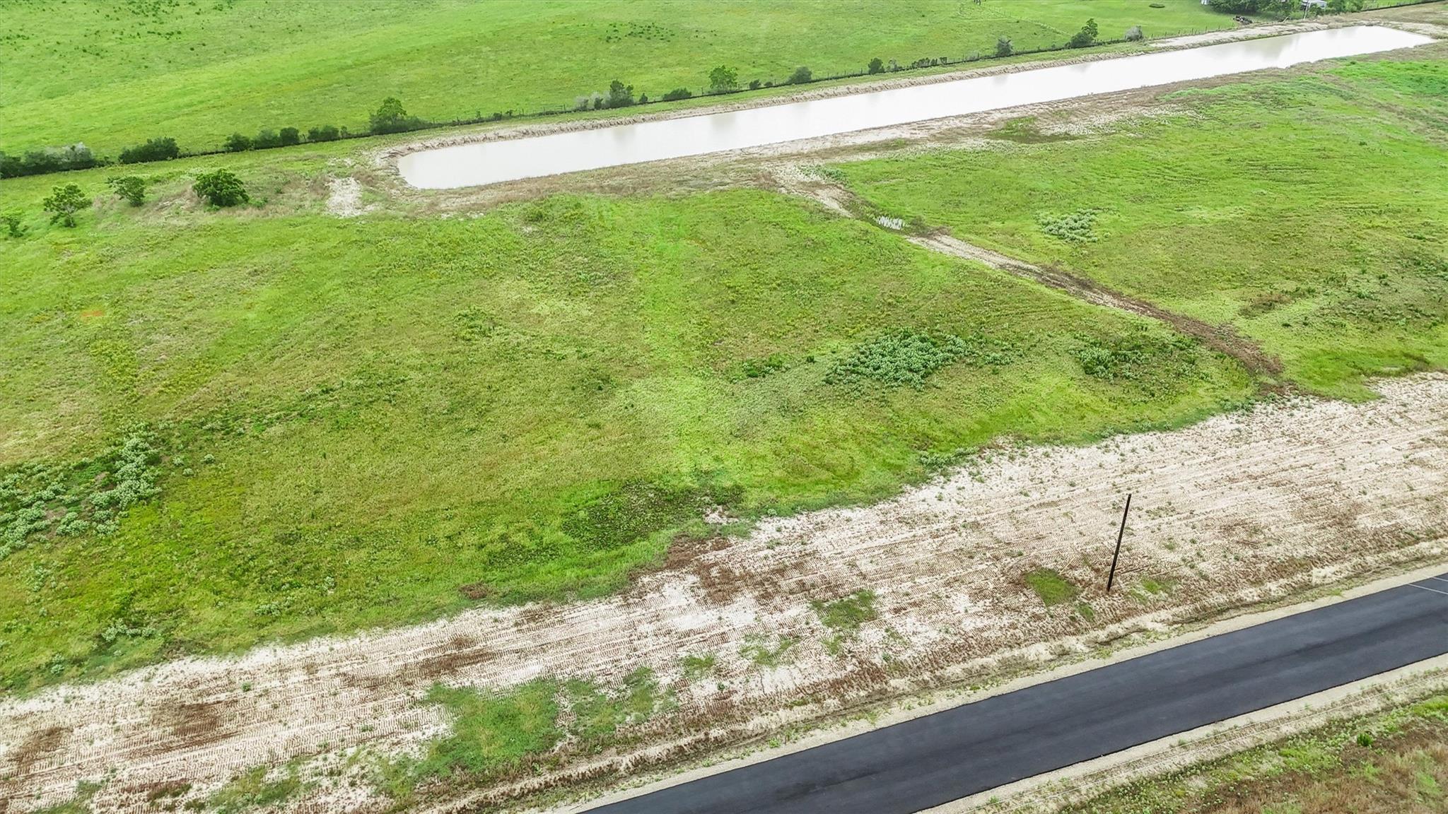 1304 Saddleback Dr, Bellville, TX 77418