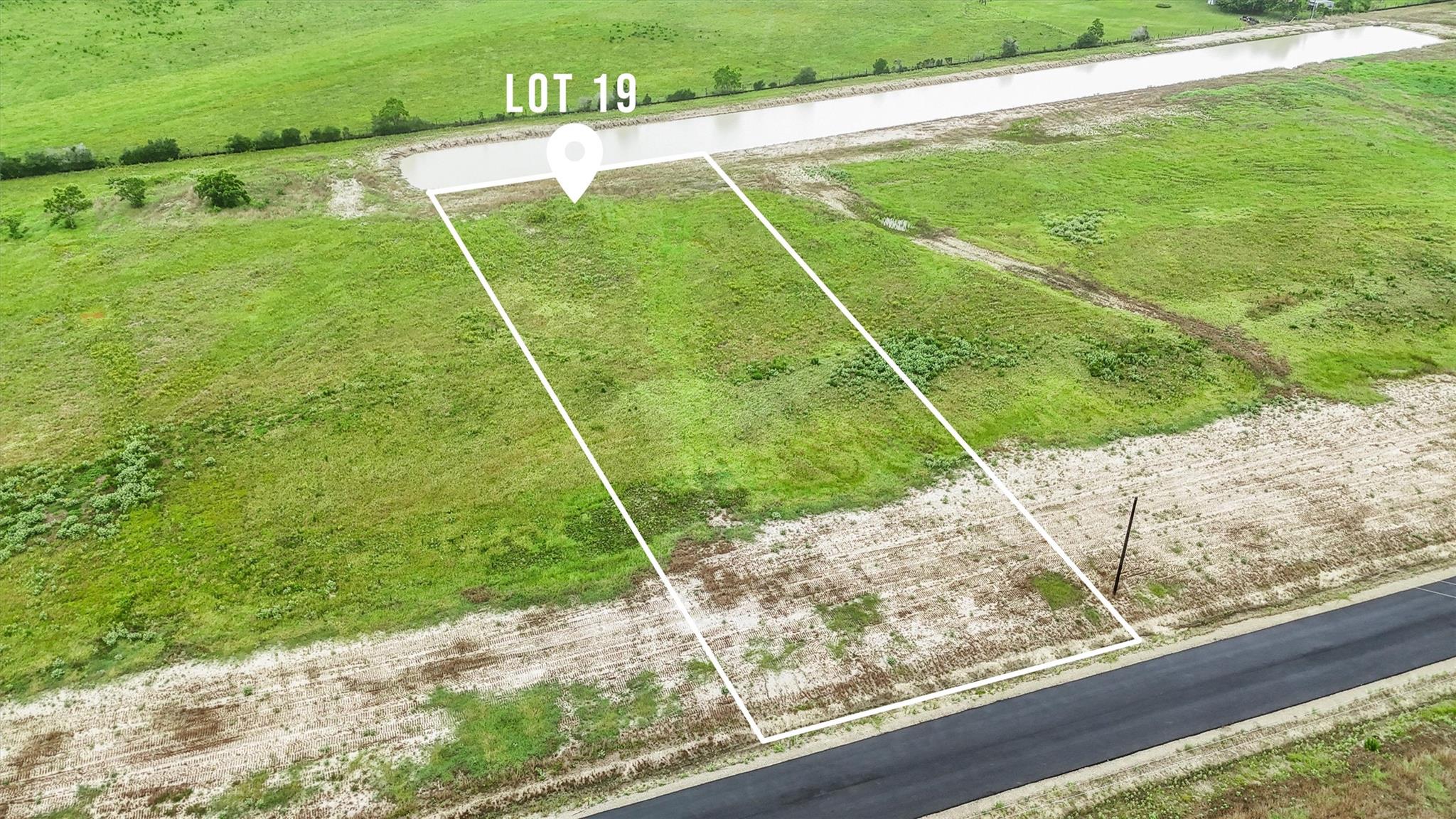 1304 Saddleback Dr, Bellville, TX 77418