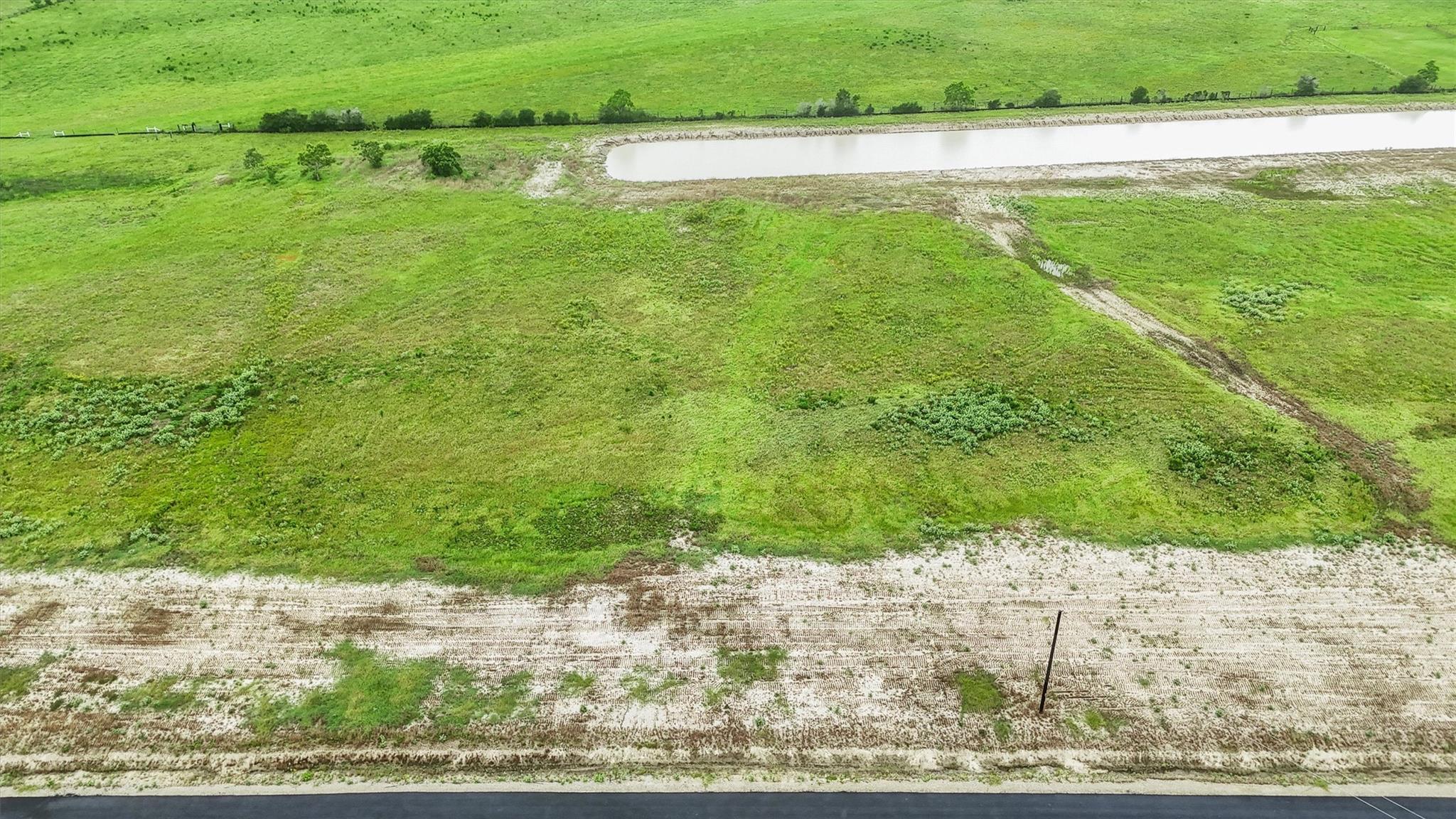 1304 Saddleback Dr, Bellville, TX 77418