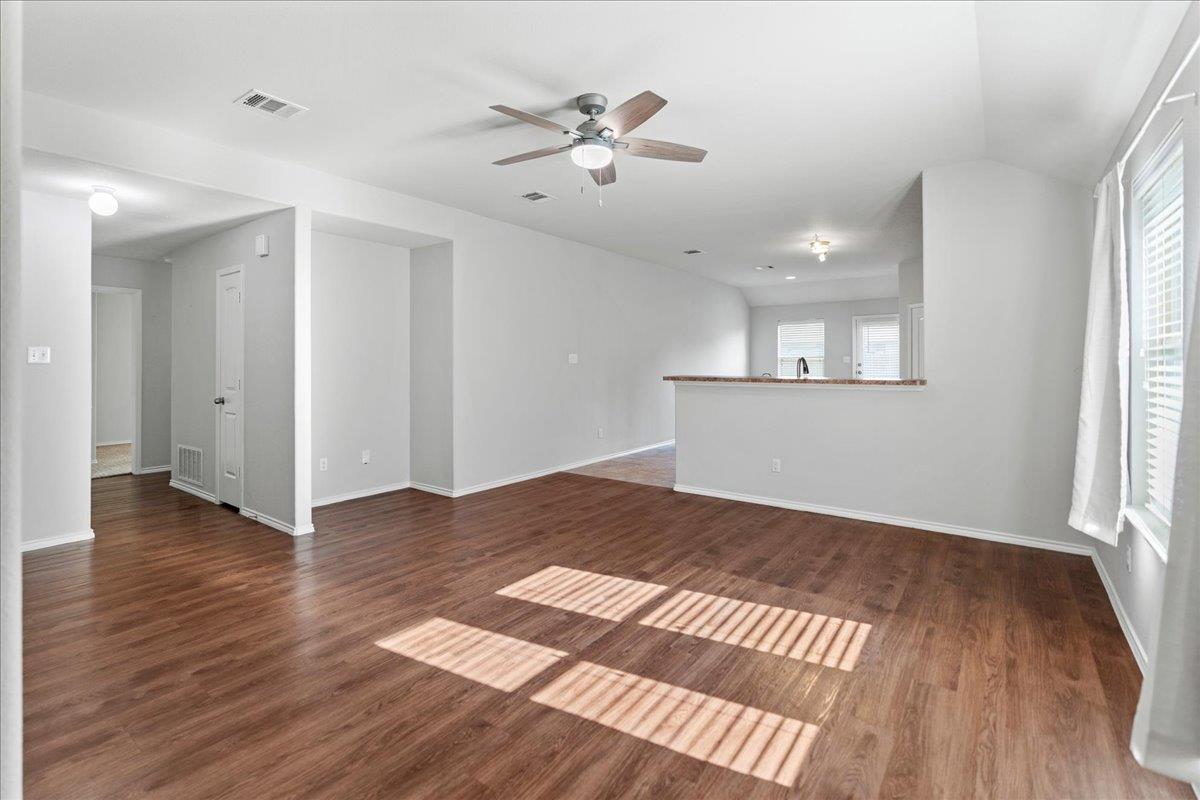 18420 Cloudmore Ln, Elgin, TX 78621