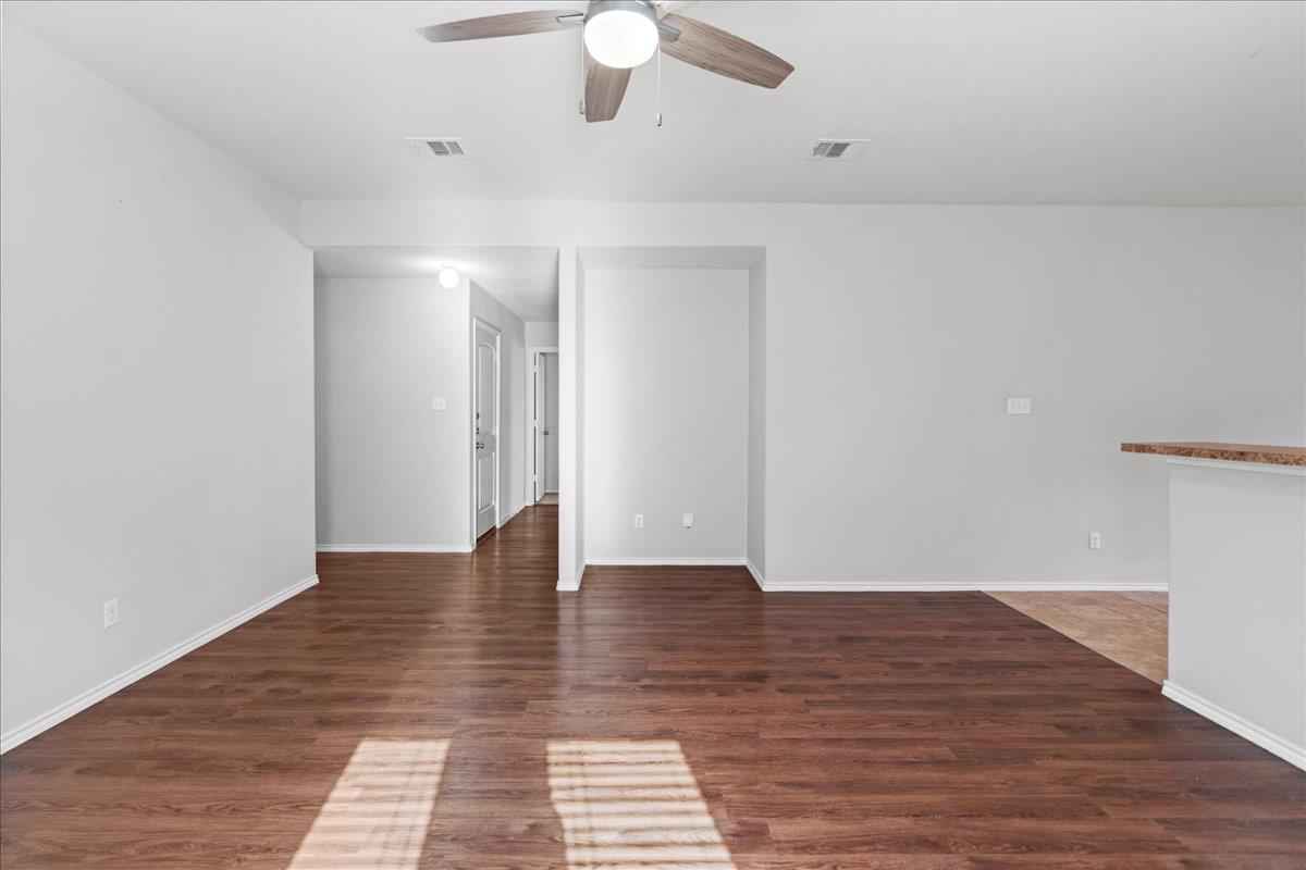 18420 Cloudmore Ln, Elgin, TX 78621