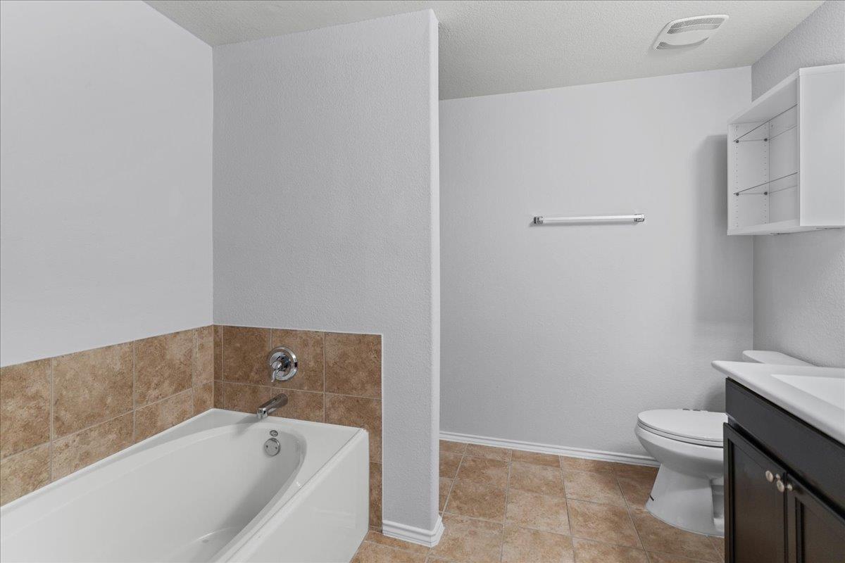 18420 Cloudmore Ln, Elgin, TX 78621