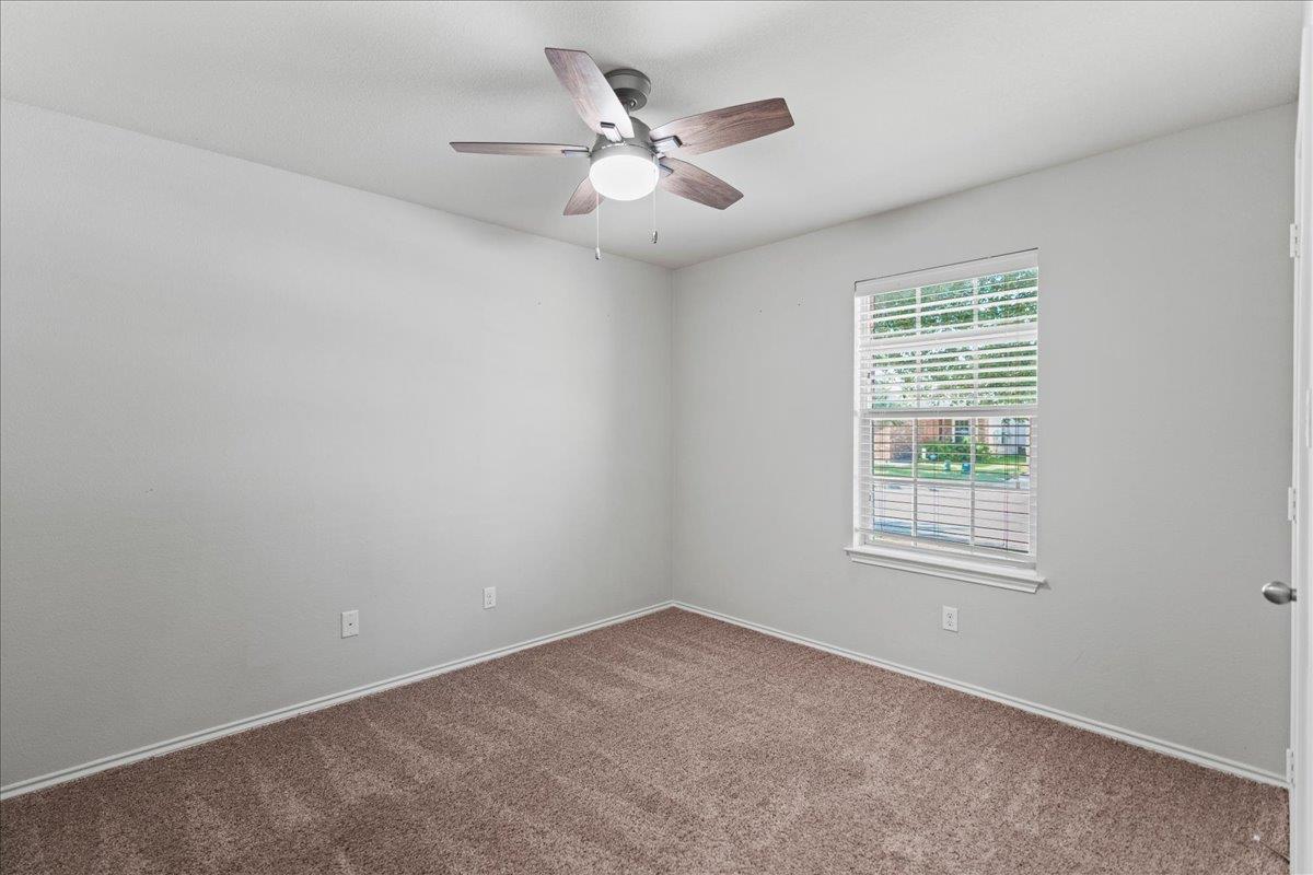 18420 Cloudmore Ln, Elgin, TX 78621