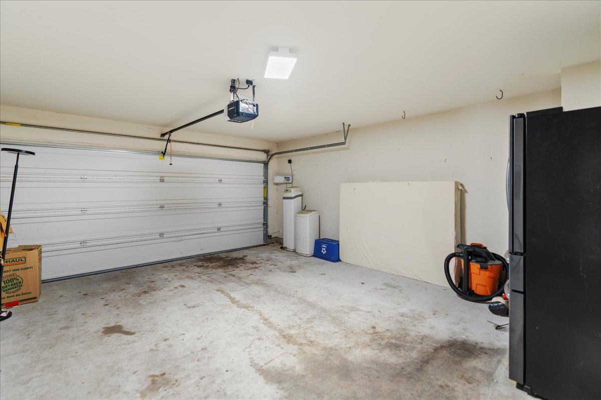 18420 Cloudmore Ln, Elgin, TX 78621