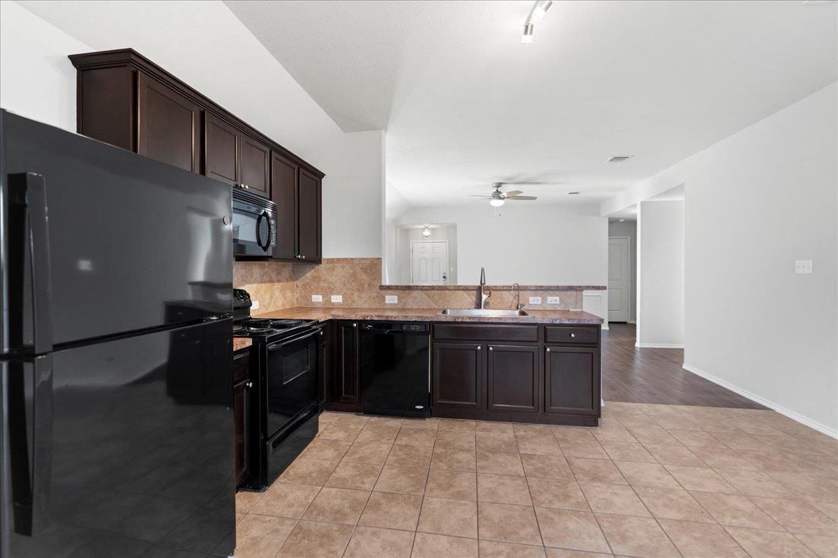 18420 Cloudmore Ln, Elgin, TX 78621