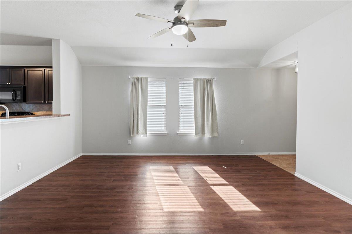 18420 Cloudmore Ln, Elgin, TX 78621