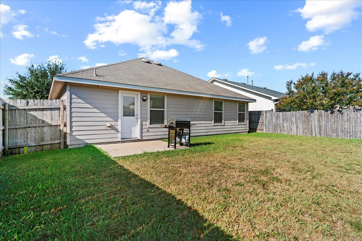 18420 Cloudmore Ln, Elgin, TX 78621