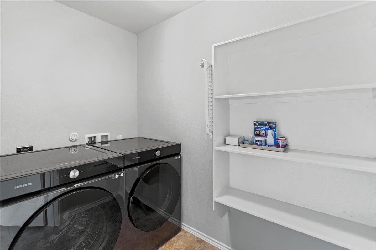 18420 Cloudmore Ln, Elgin, TX 78621