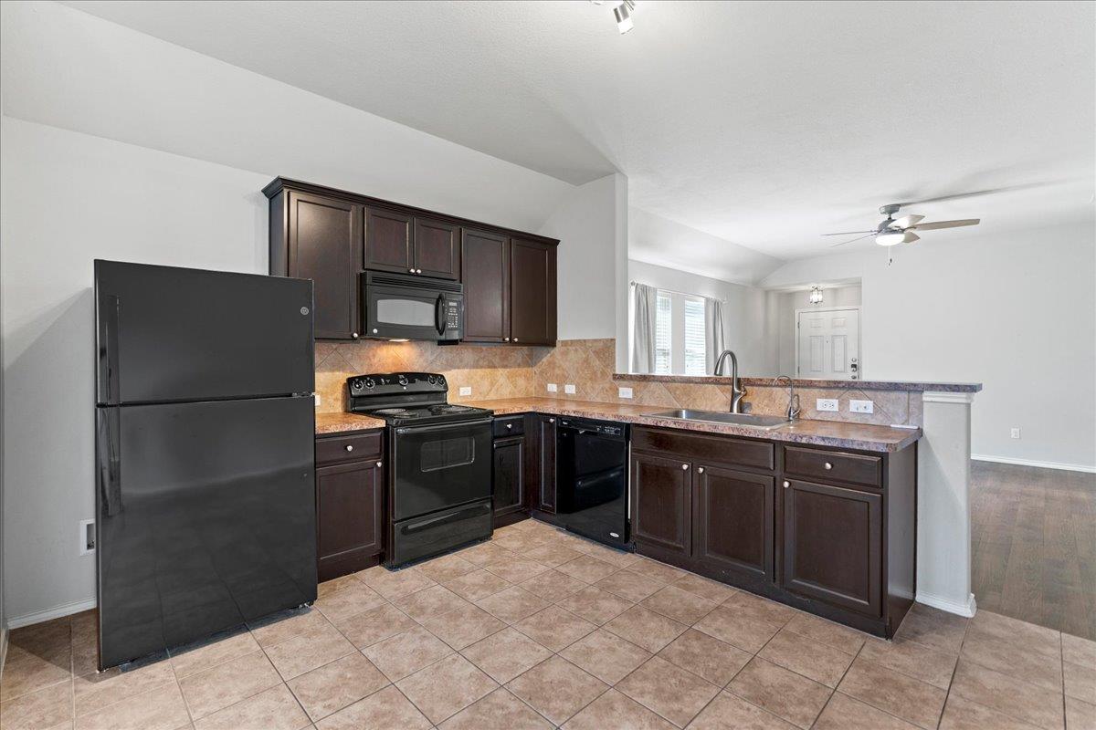 18420 Cloudmore Ln, Elgin, TX 78621