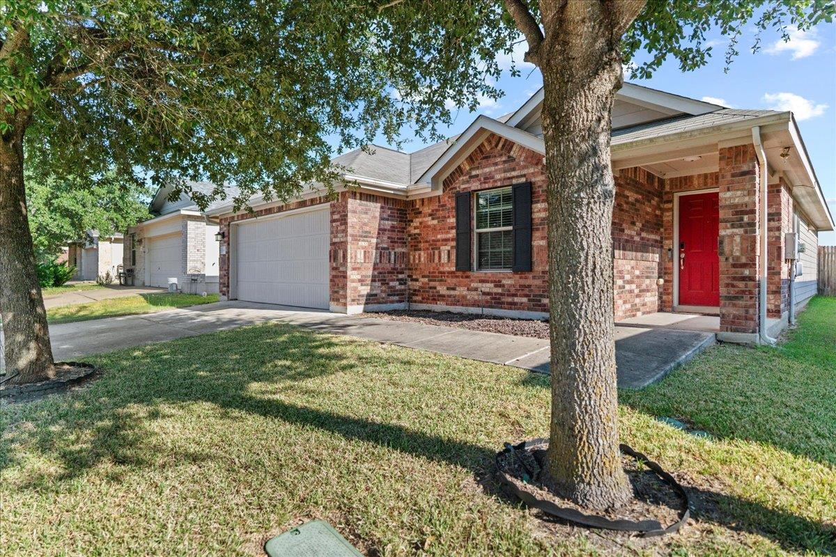 18420 Cloudmore Ln, Elgin, TX 78621