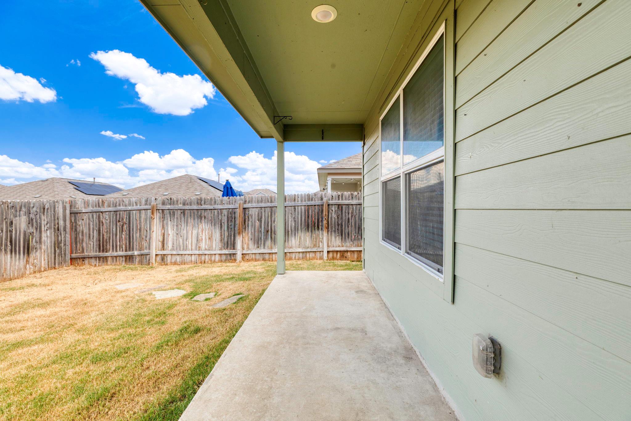 222 Escondido Cir, San Marcos, TX 78666