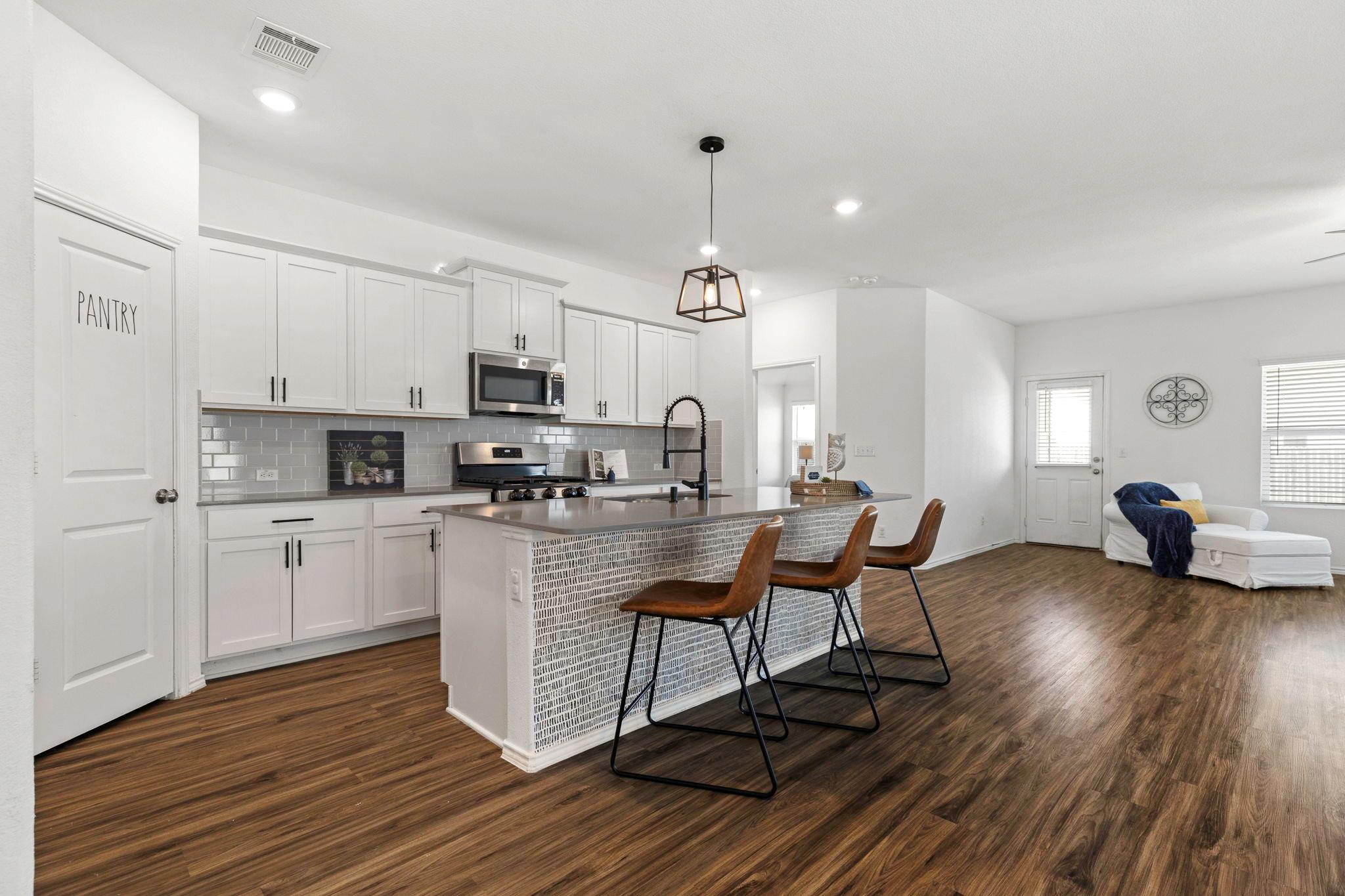 222 Escondido Cir, San Marcos, TX 78666