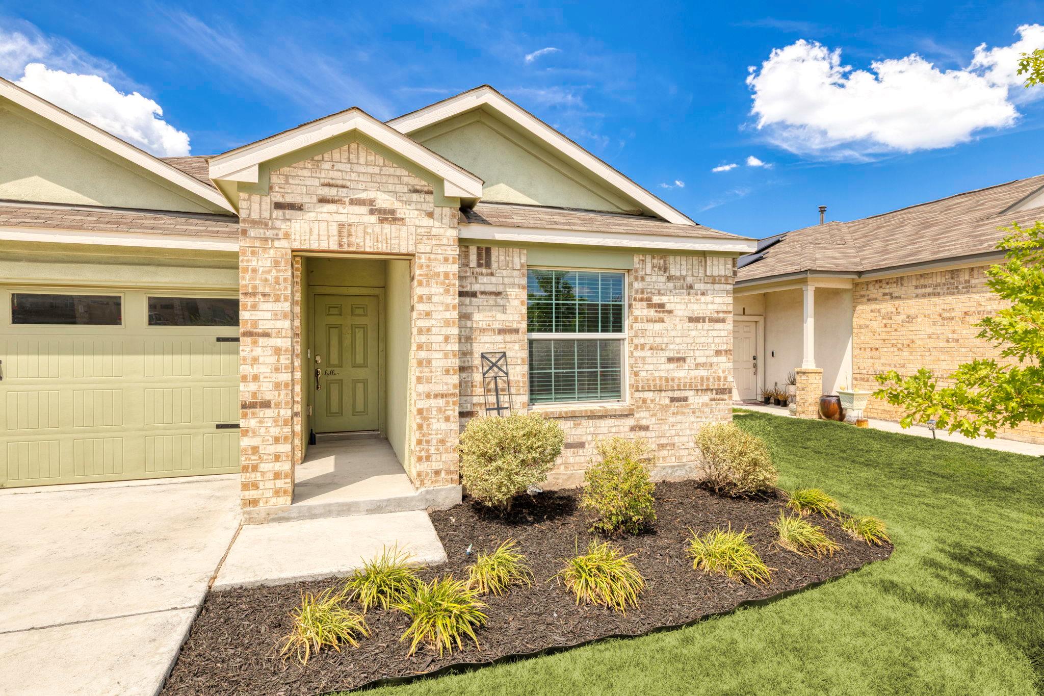 222 Escondido Cir, San Marcos, TX 78666