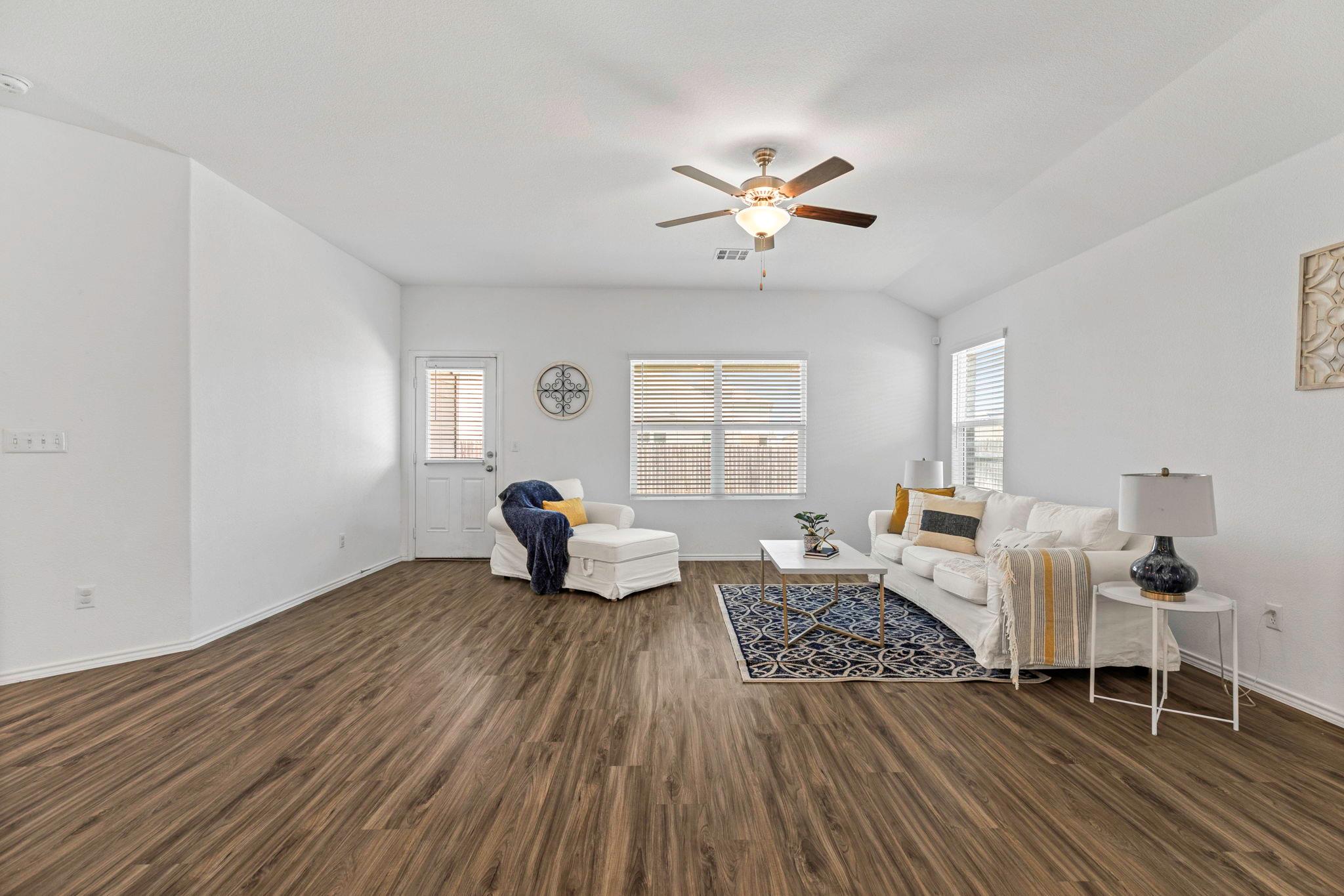 222 Escondido Cir, San Marcos, TX 78666