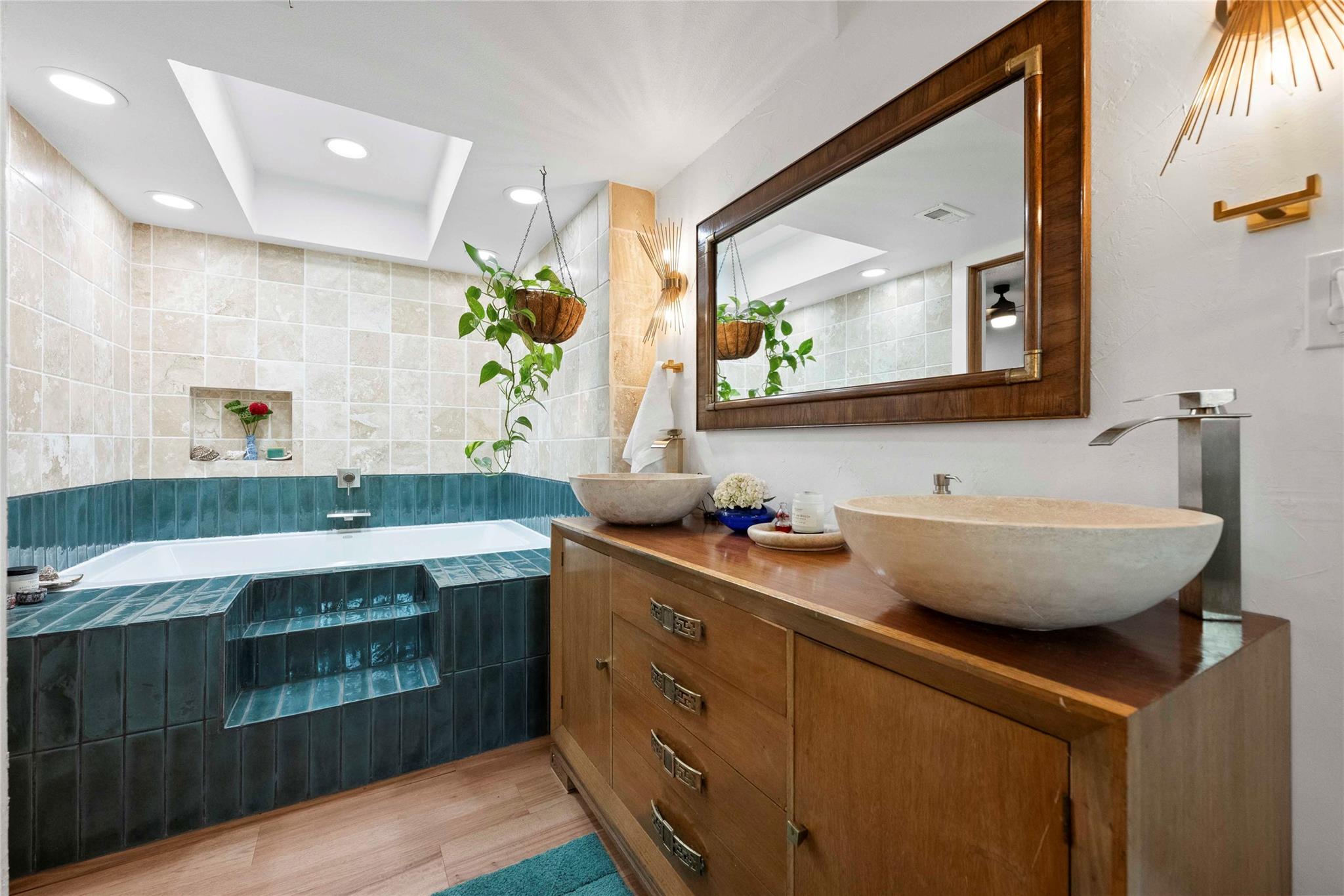 56 Woodcreek Dr, Wimberley, TX 78676