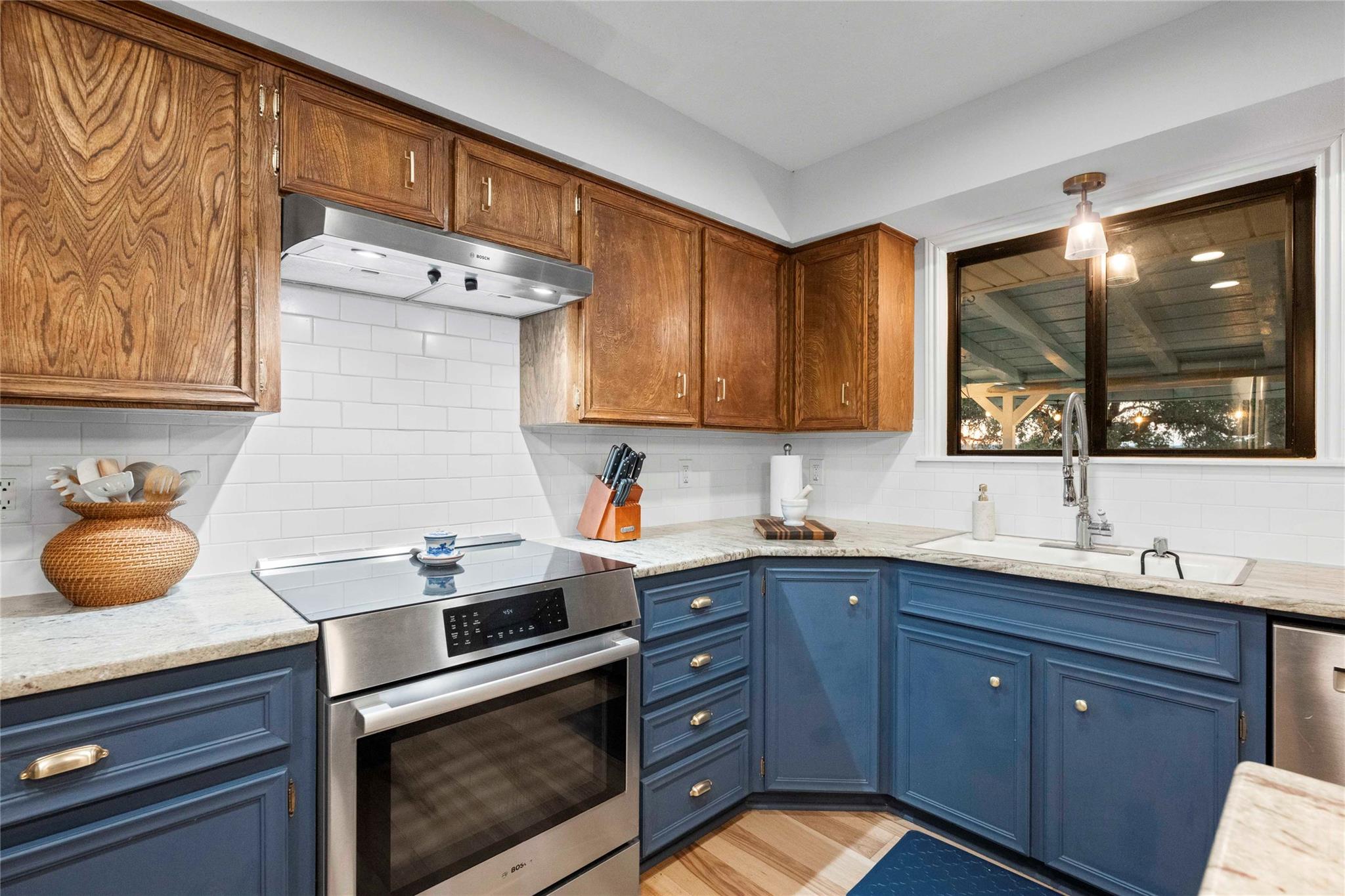 56 Woodcreek Dr, Wimberley, TX 78676