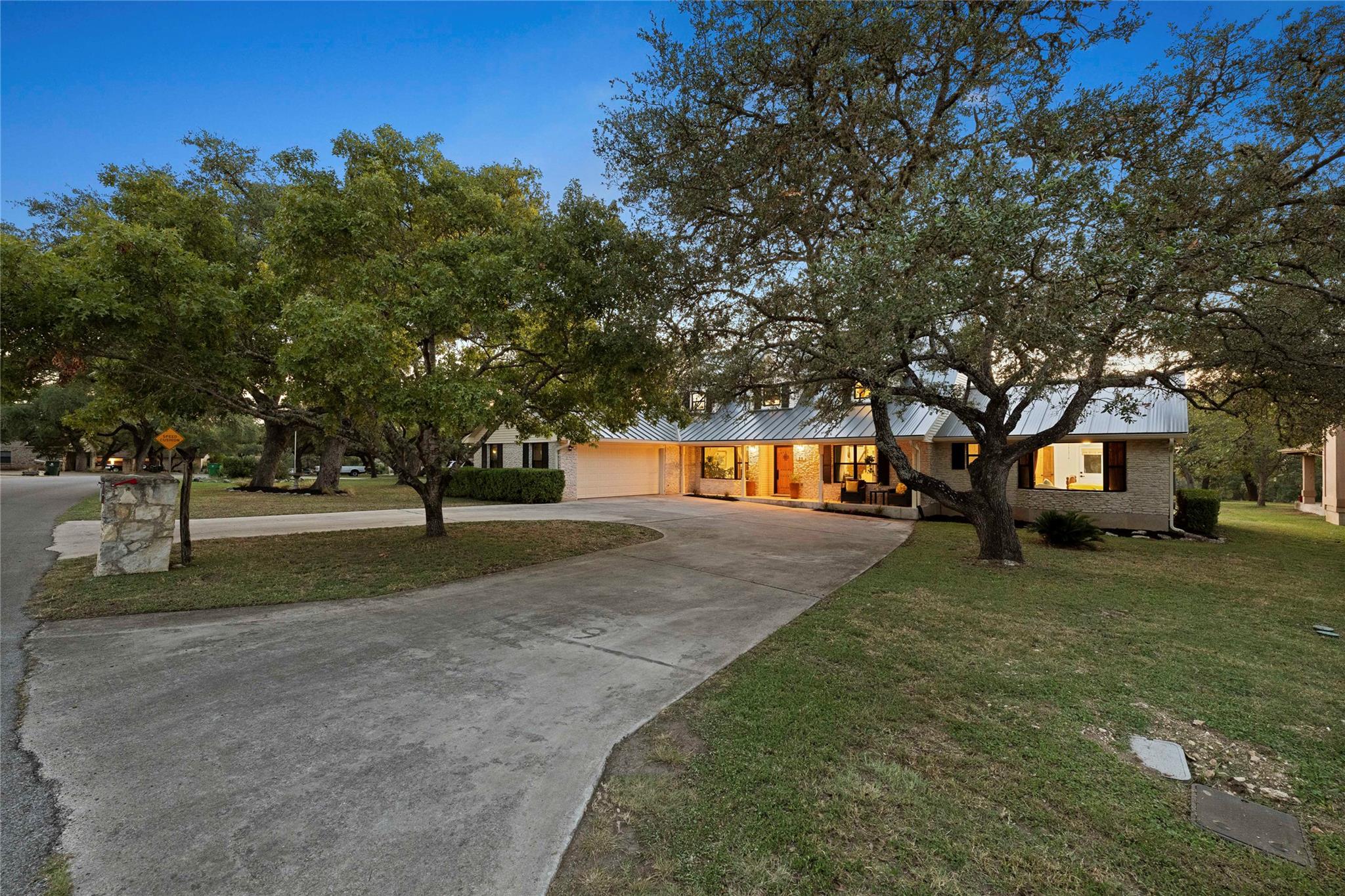 56 Woodcreek Dr, Wimberley, TX 78676