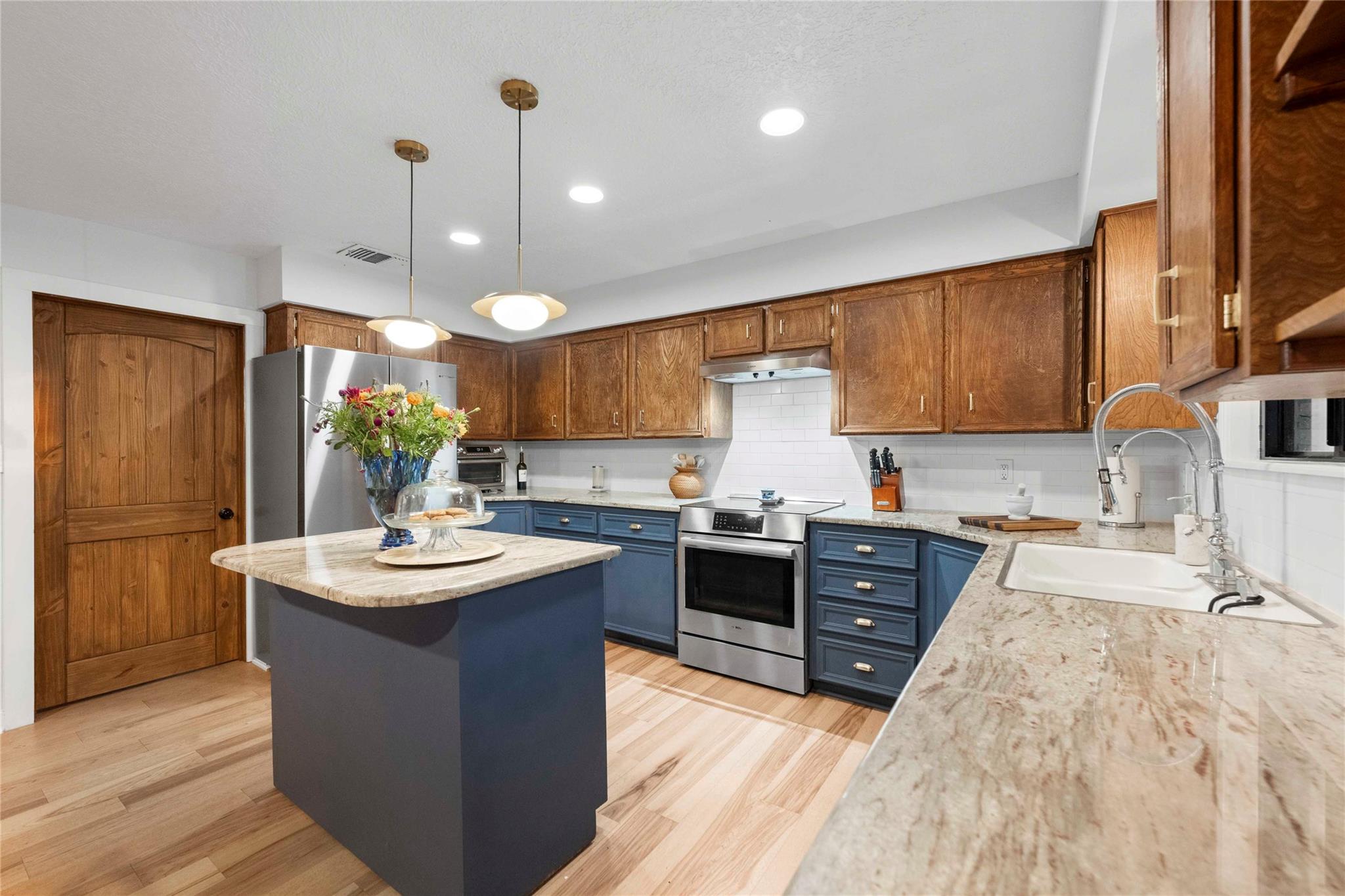 56 Woodcreek Dr, Wimberley, TX 78676