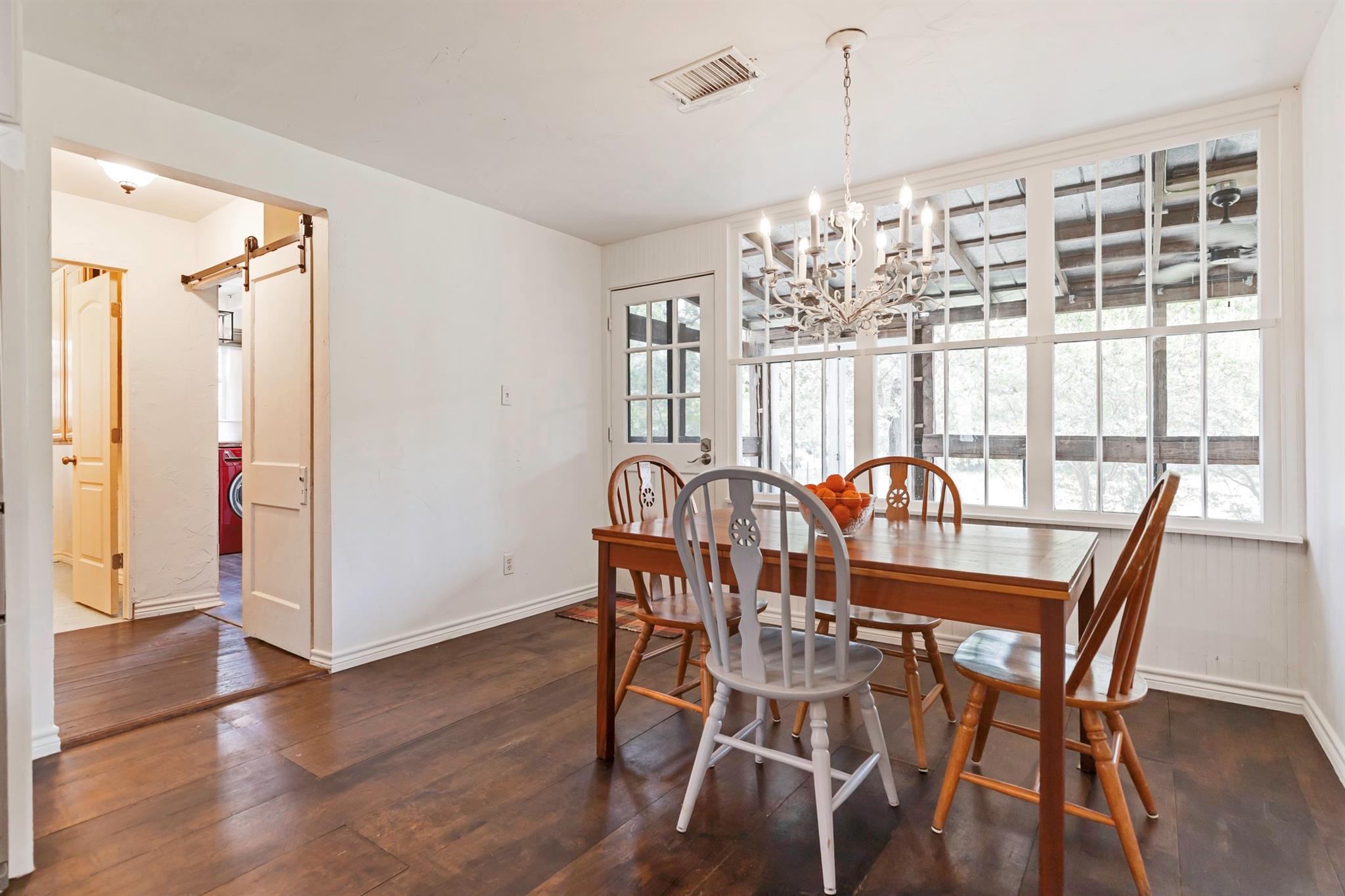 409 N North Main St, Burnet, TX 78611