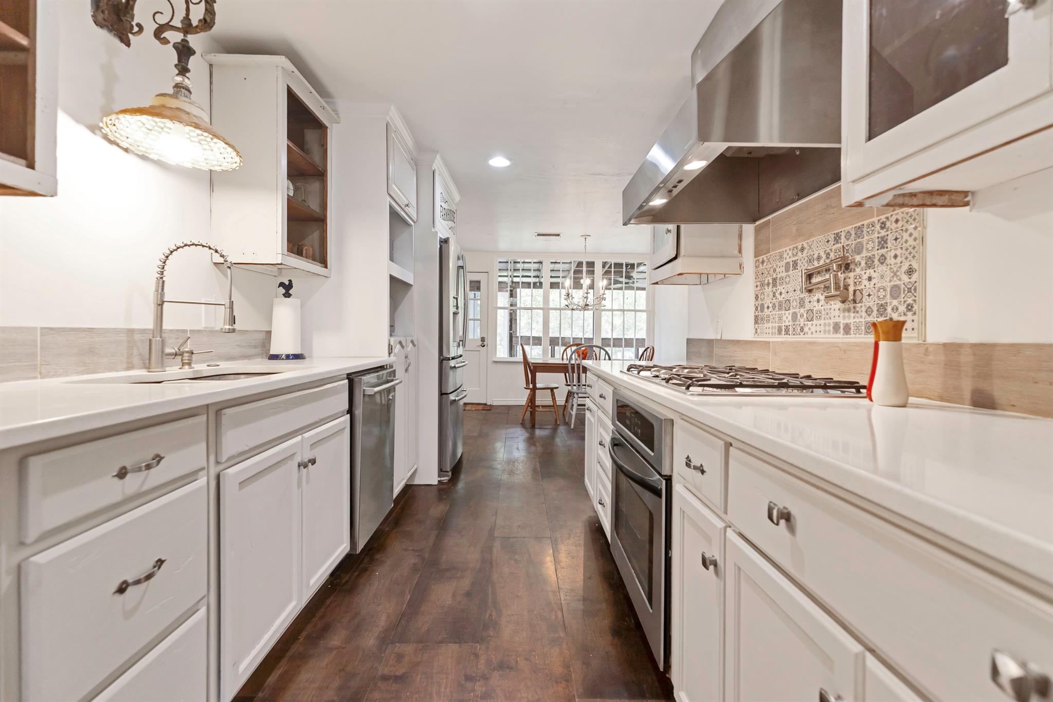 409 N North Main St, Burnet, TX 78611