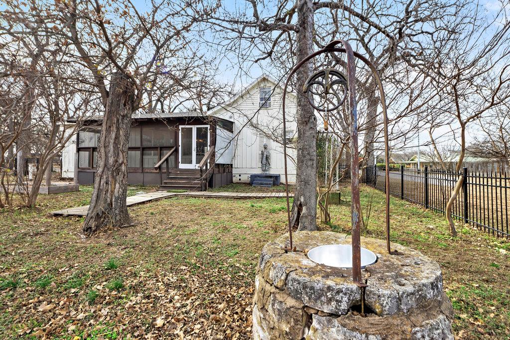 409 N North Main St, Burnet, TX 78611