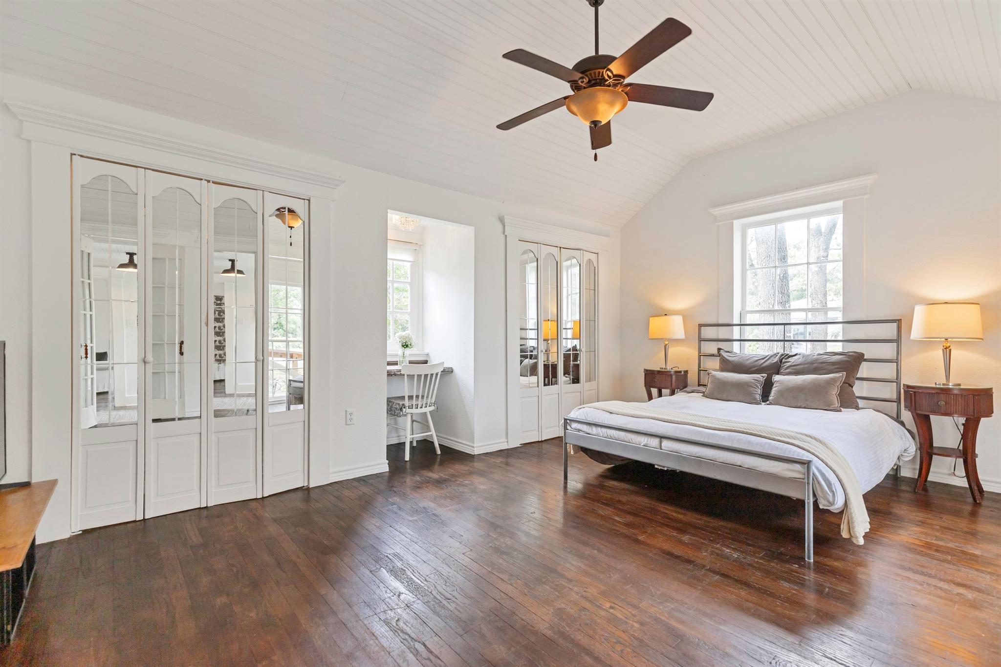 409 N North Main St, Burnet, TX 78611