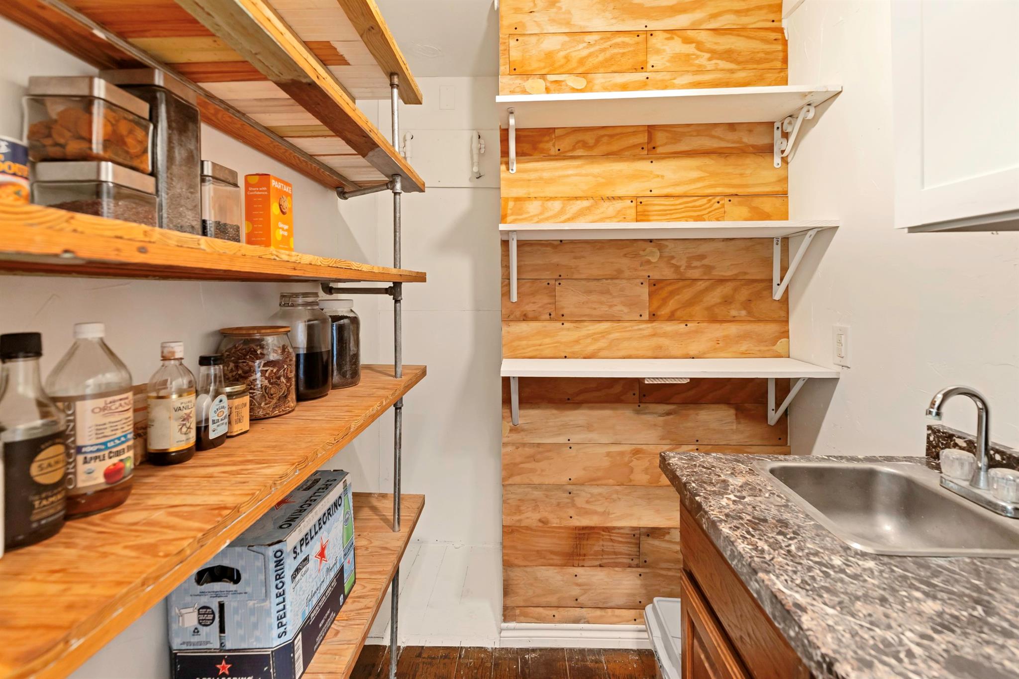 409 N North Main St, Burnet, TX 78611