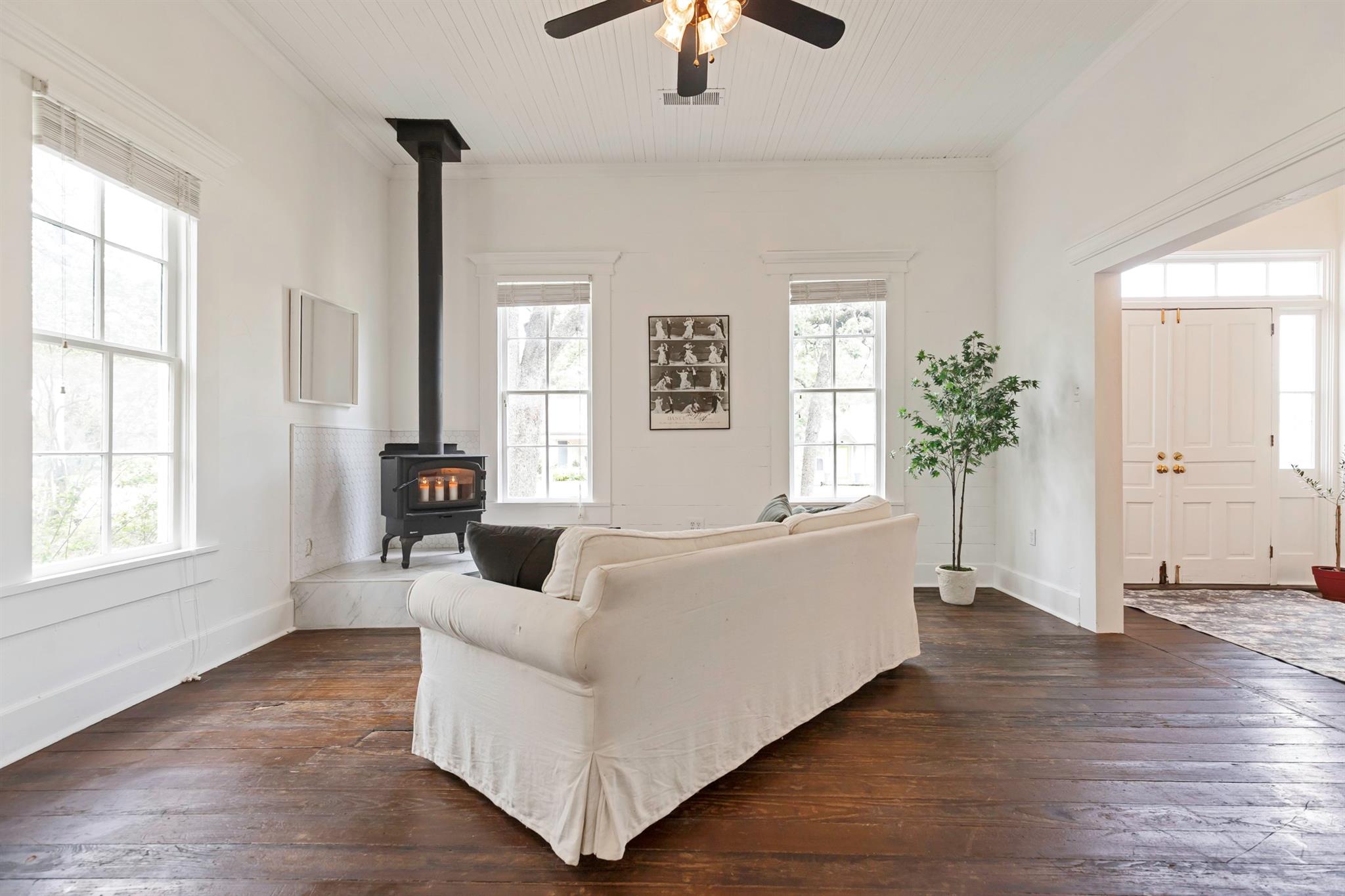 409 N North Main St, Burnet, TX 78611