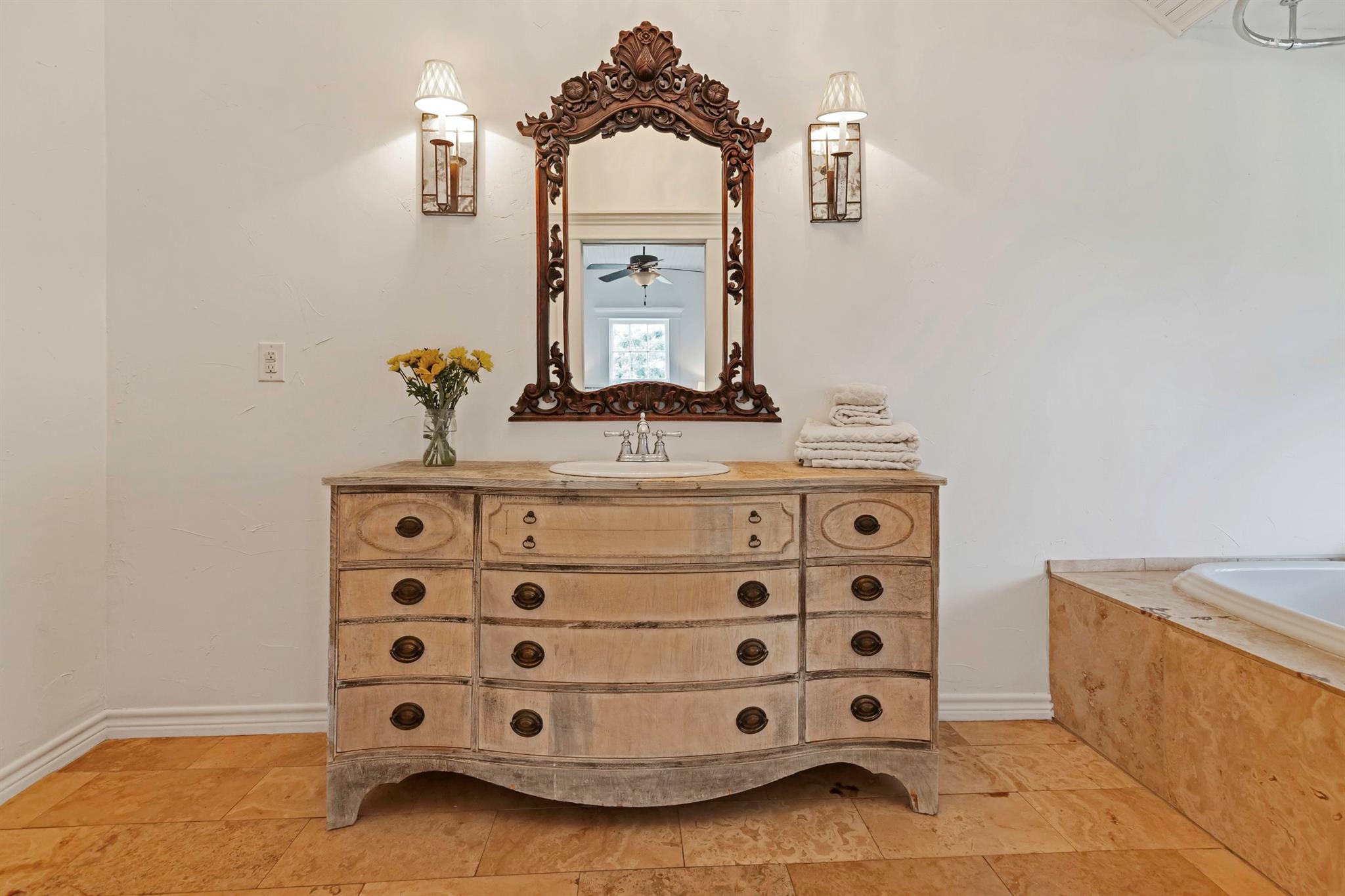 409 N North Main St, Burnet, TX 78611