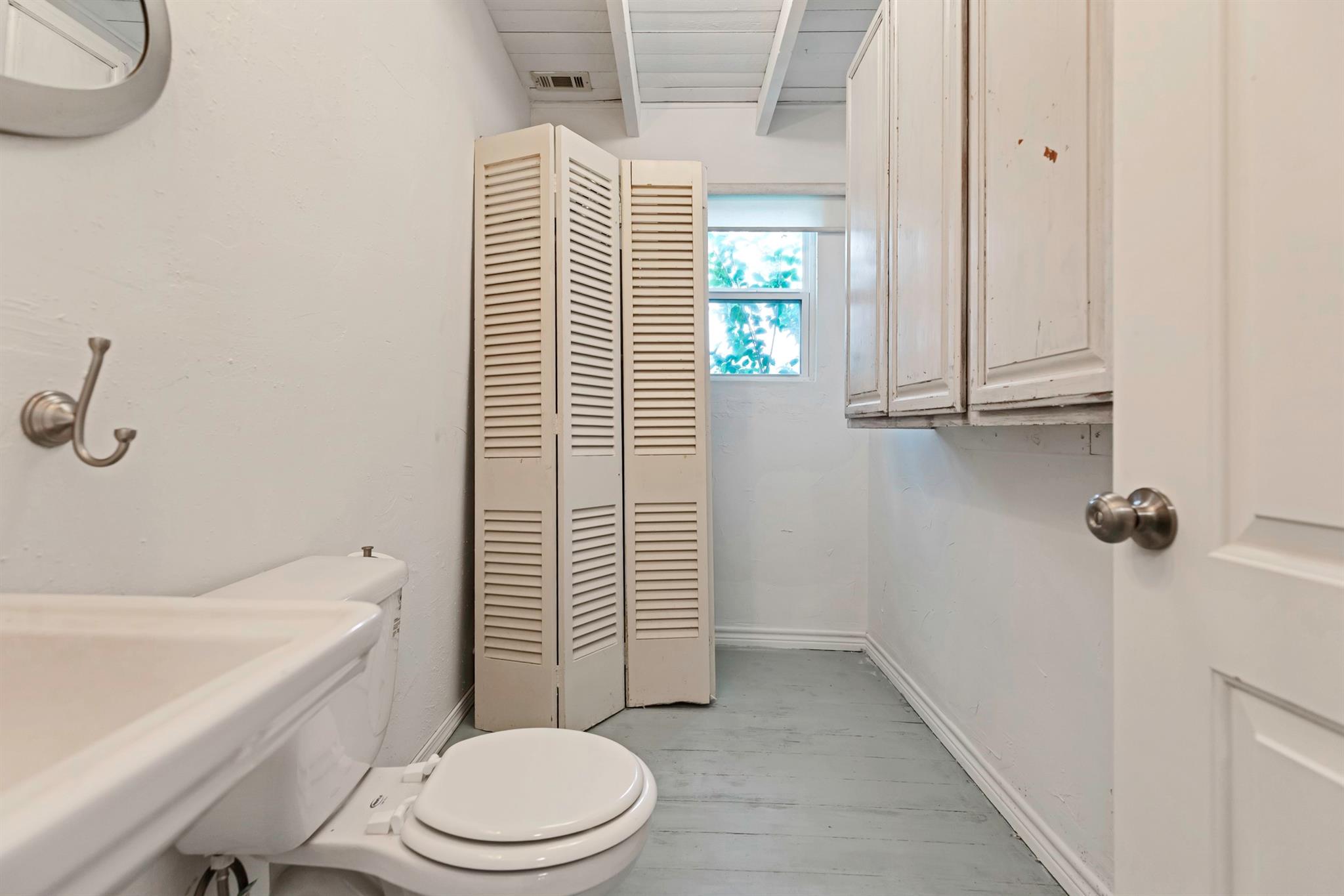 409 N North Main St, Burnet, TX 78611