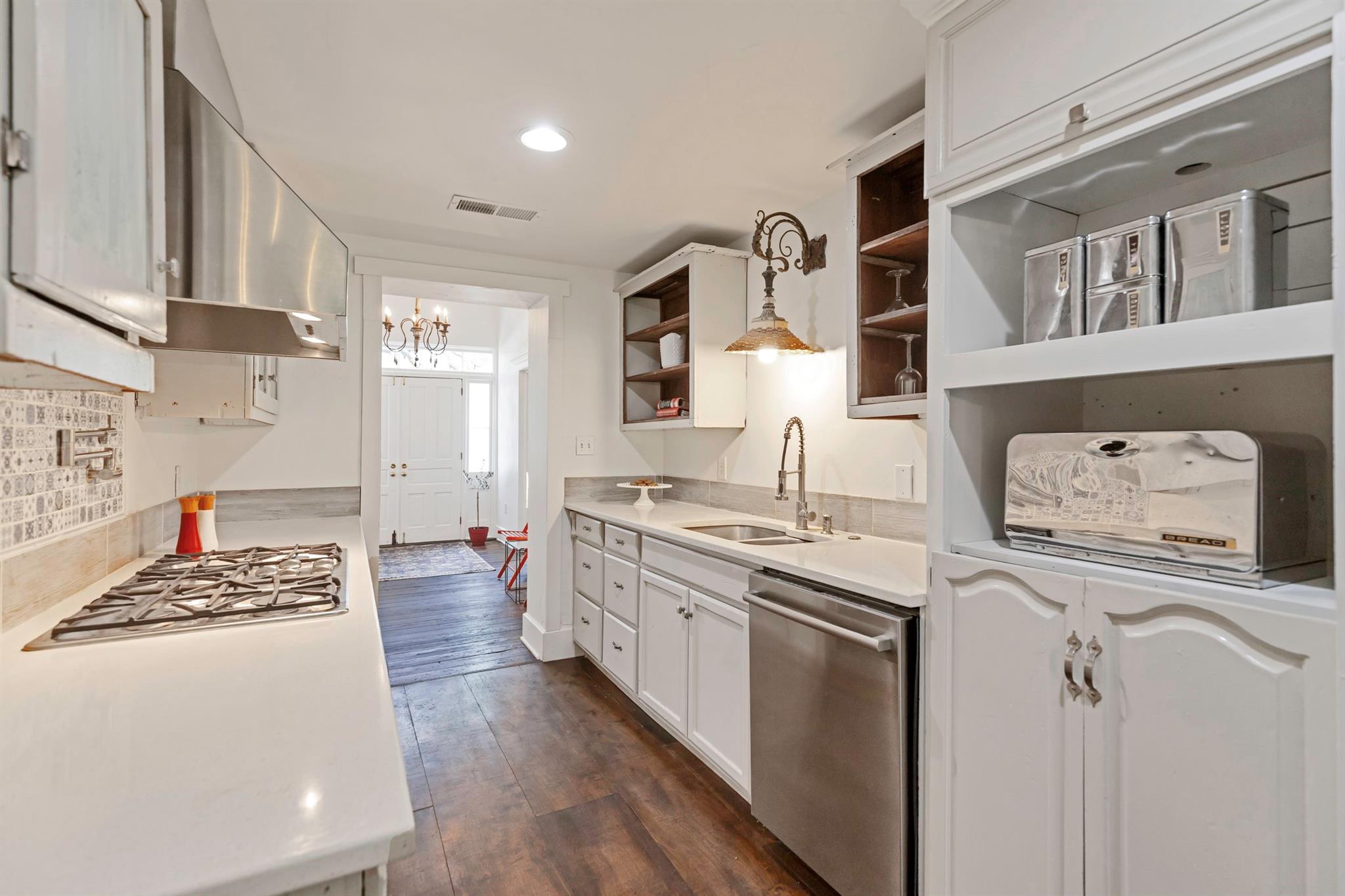 409 N North Main St, Burnet, TX 78611