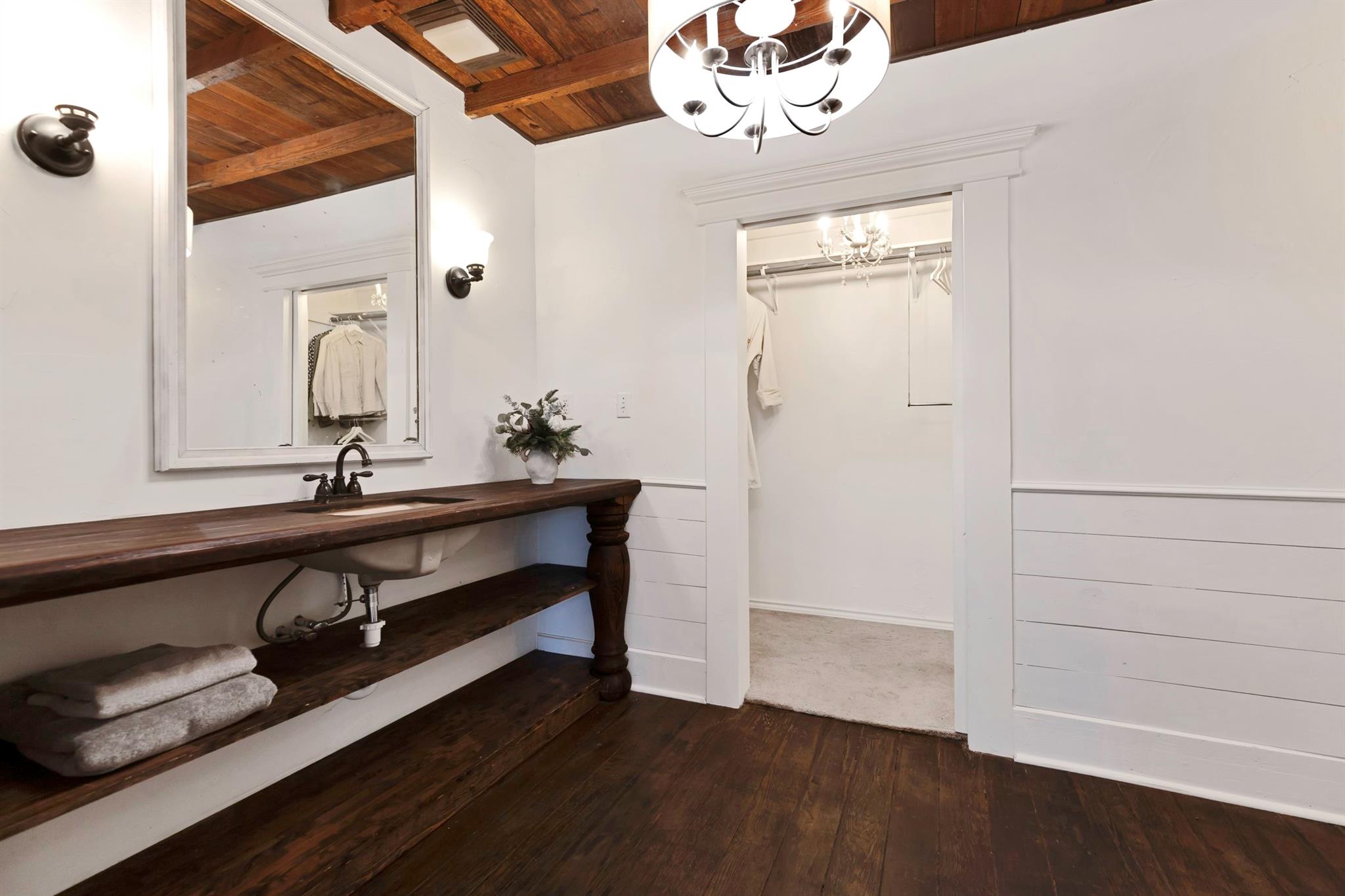 409 N North Main St, Burnet, TX 78611