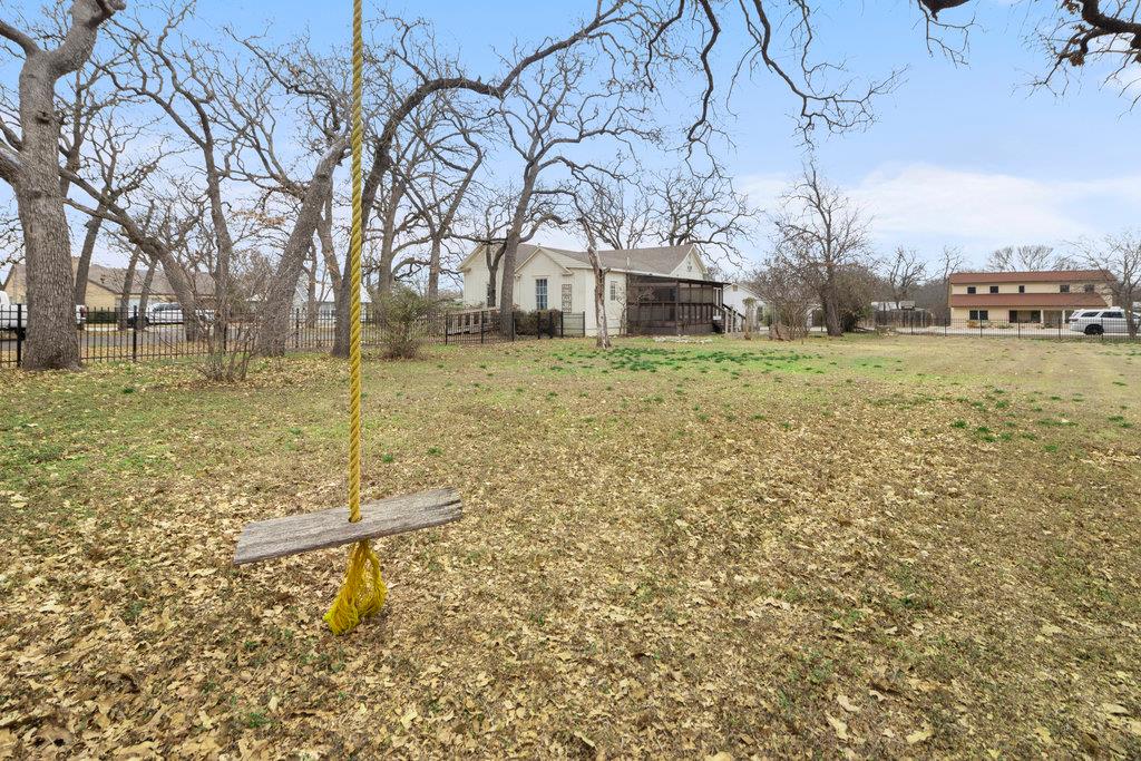 409 N North Main St, Burnet, TX 78611