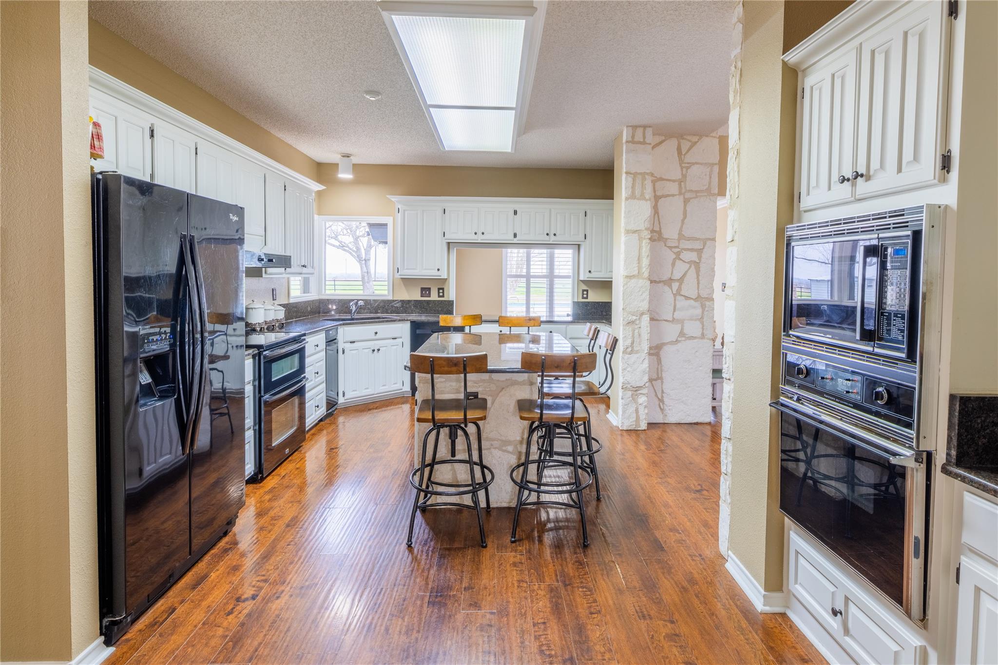 1460 E State Highway 87, Nixon, TX 78140