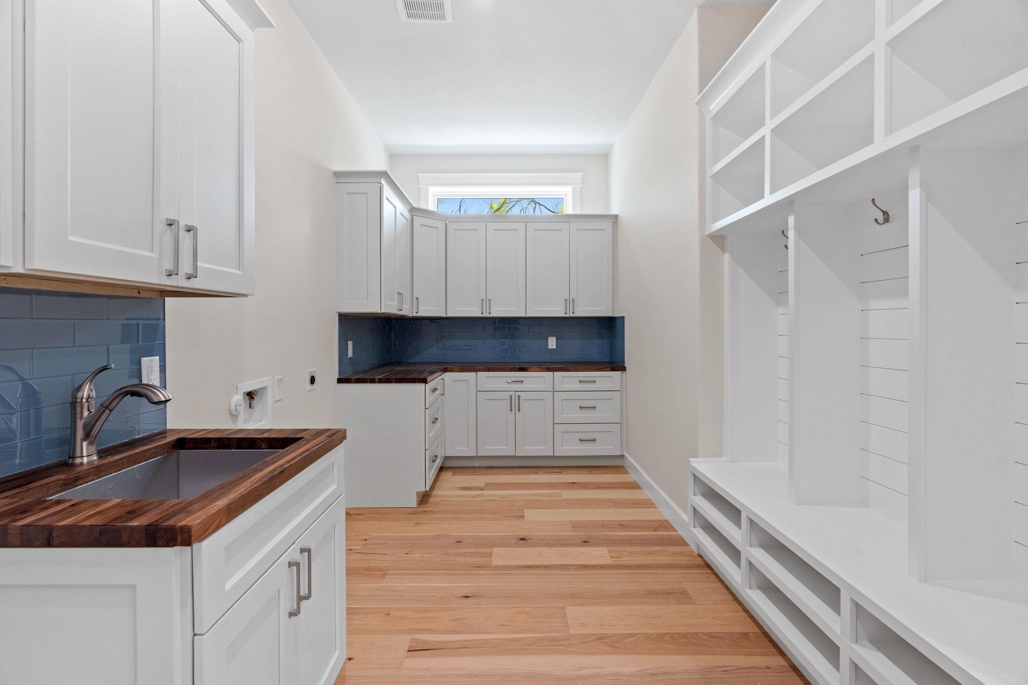 1399 Hi Cir S, Horseshoe Bay, TX 78657