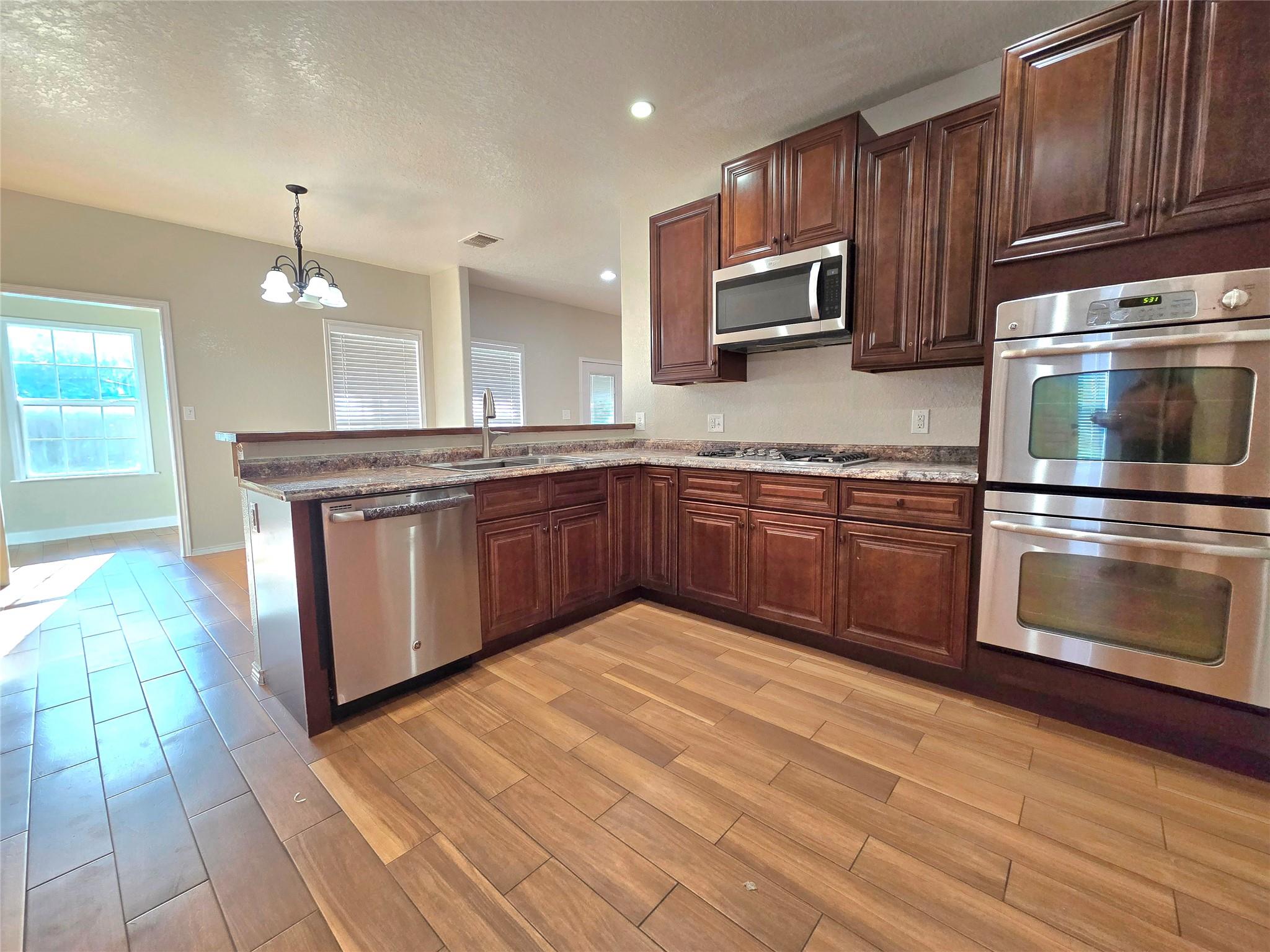 6 Sun Flower Cir, New Braunfels, TX 78130