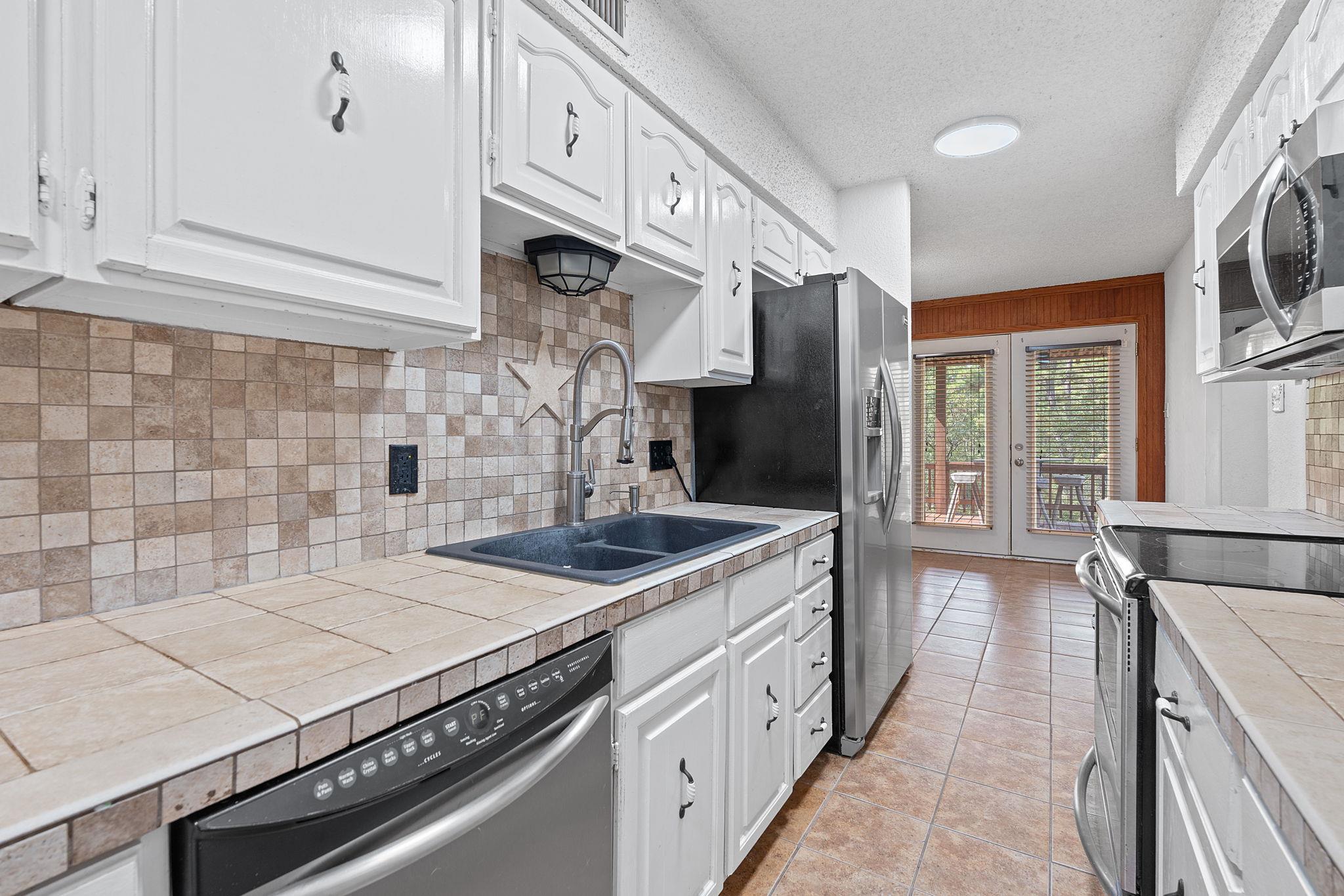 188 Tahitian Dr, Bastrop, TX 78602