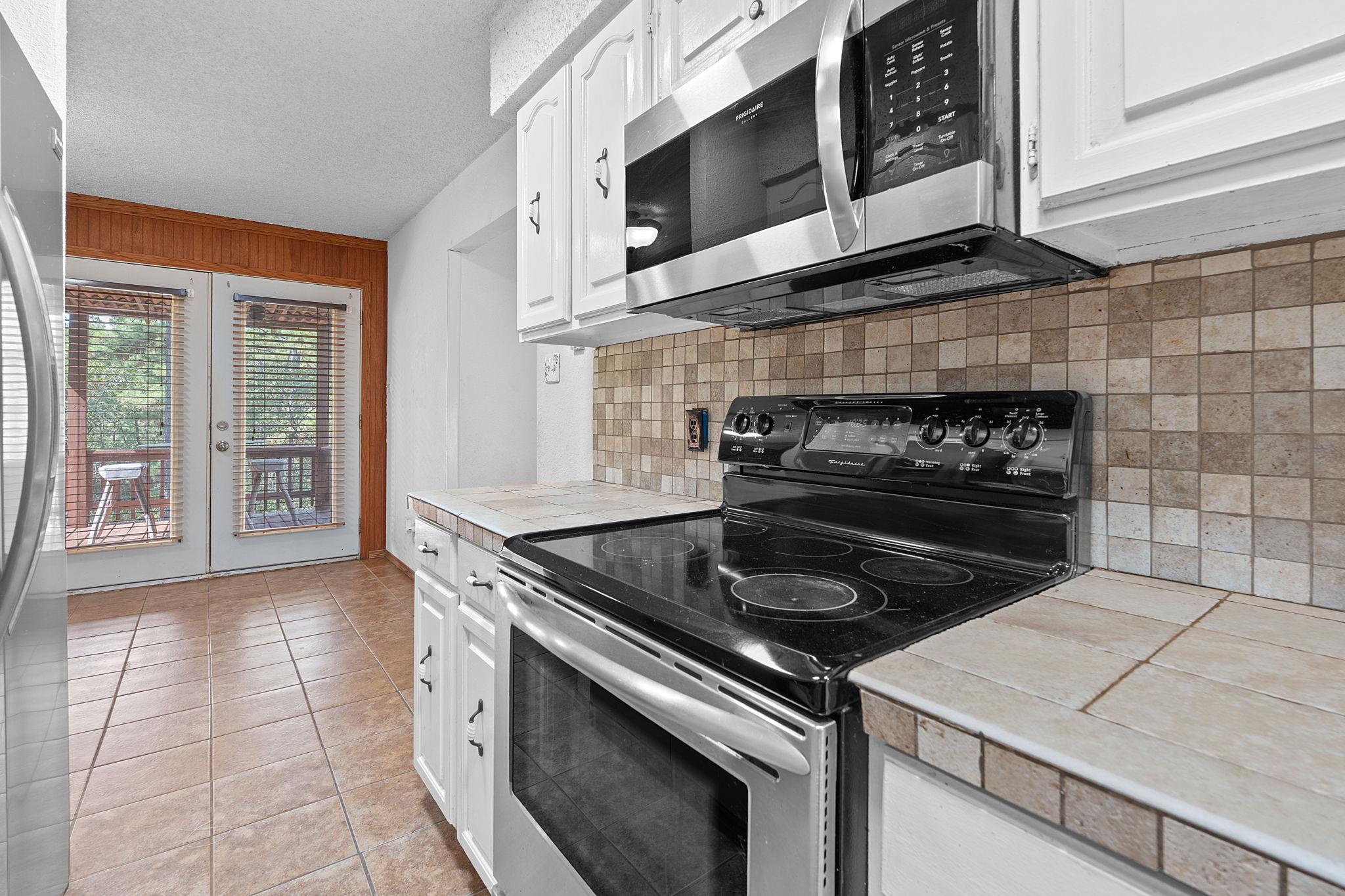 188 Tahitian Dr, Bastrop, TX 78602