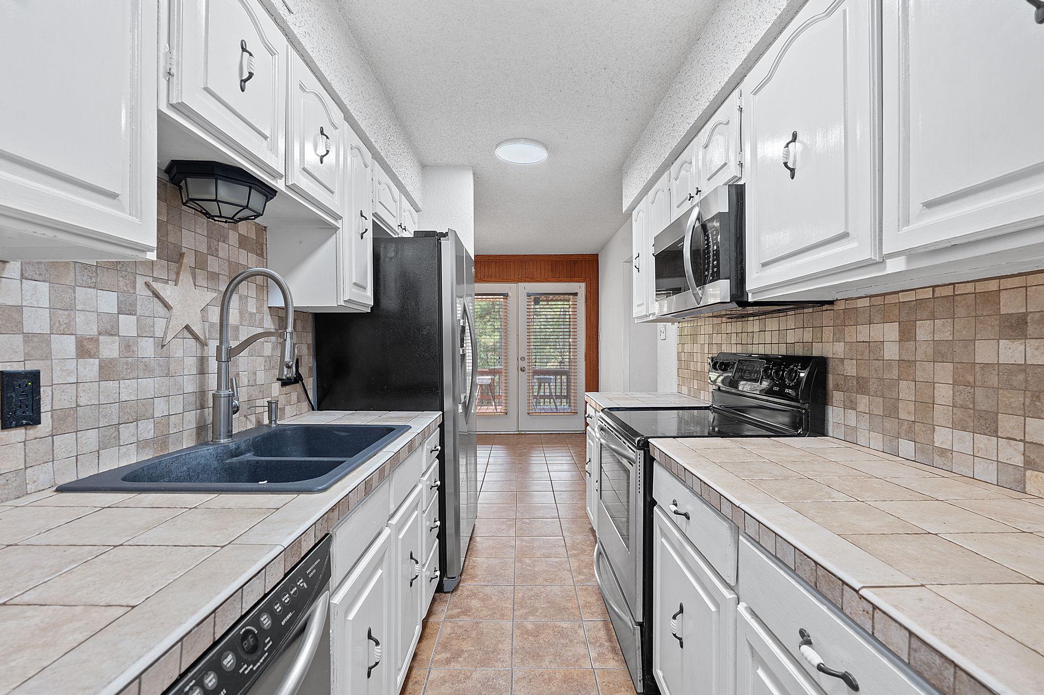 188 Tahitian Dr, Bastrop, TX 78602