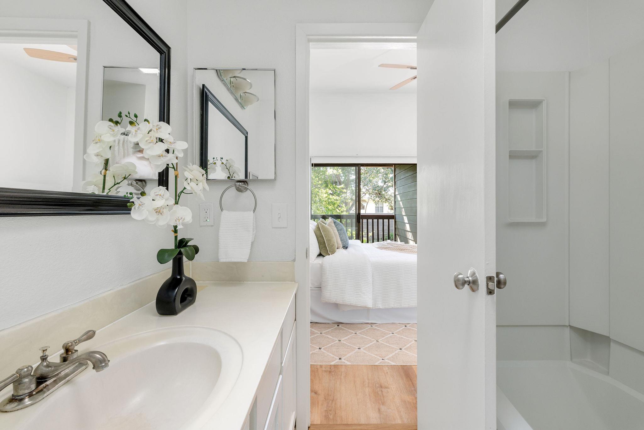 2215 Post Rd # 1034, Austin, TX 78704