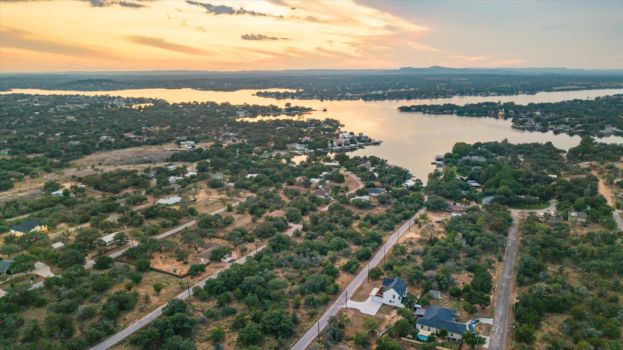 136 W Castlebriar Dr, Granite Shoals, TX 78654